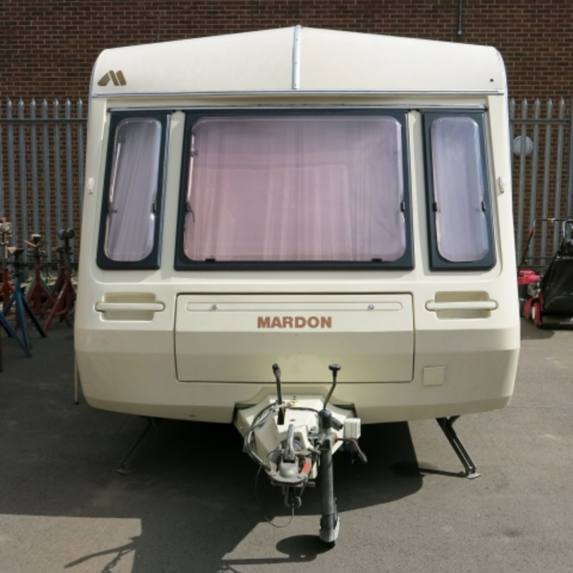 A Mardon Classique Supreme 550/4 Caravan.  The twin axle caravan has mains electric and bottled - Image 3 of 28