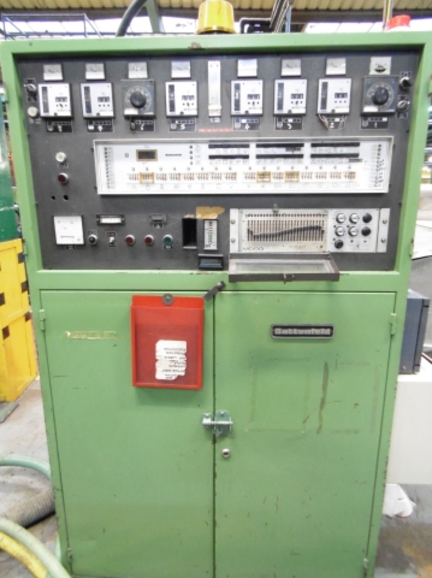 * 1984 BATTENFELD 25LTR VERTICAL BLOW MOULDER; NMC CONTROL PANEL; 3 PHASE- 43KW; SERIAL NO 40422B - Image 13 of 17