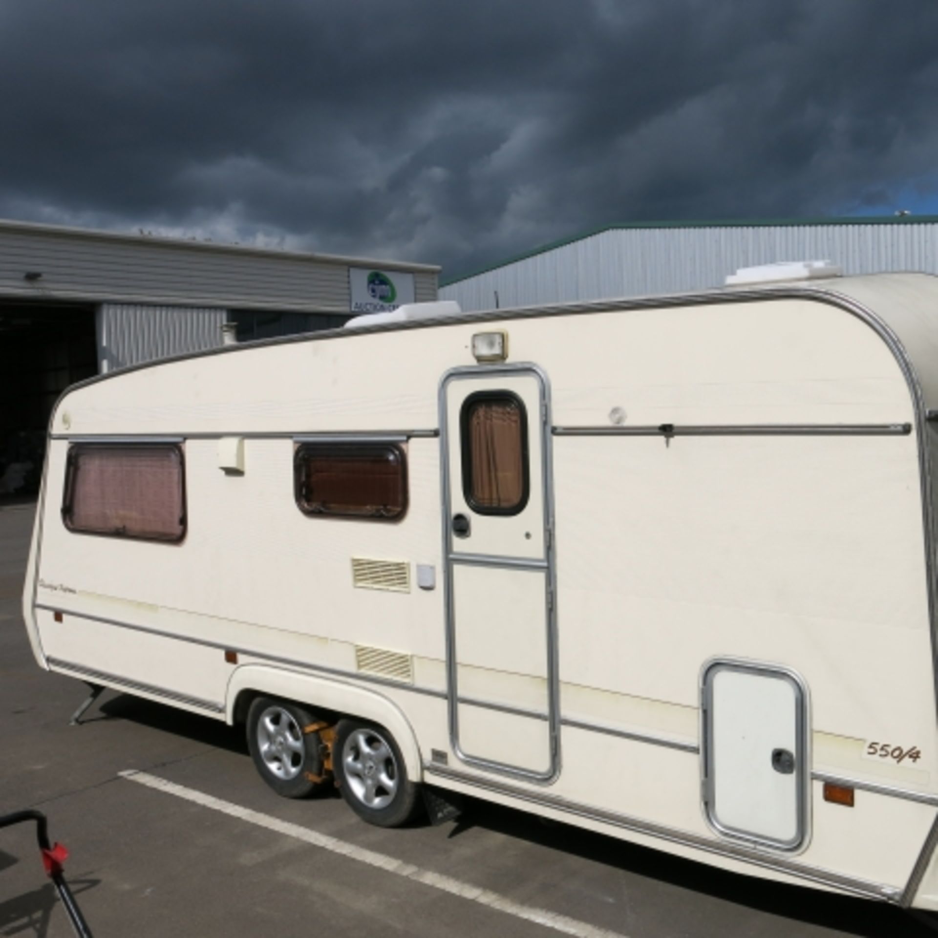 A Mardon Classique Supreme 550/4 Caravan.  The twin axle caravan has mains electric and bottled - Image 5 of 28