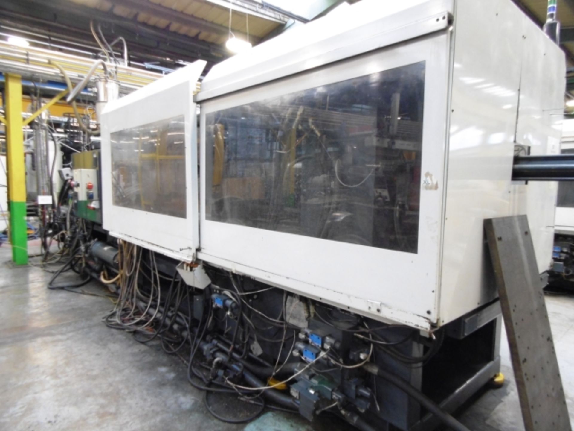 * VAN DORN DEMAG 600 TONNE HTG SERIES HORIZONTAL INJECTION MOULDER WITH CNC CONTROLS; 3 PHASE; - Image 16 of 24