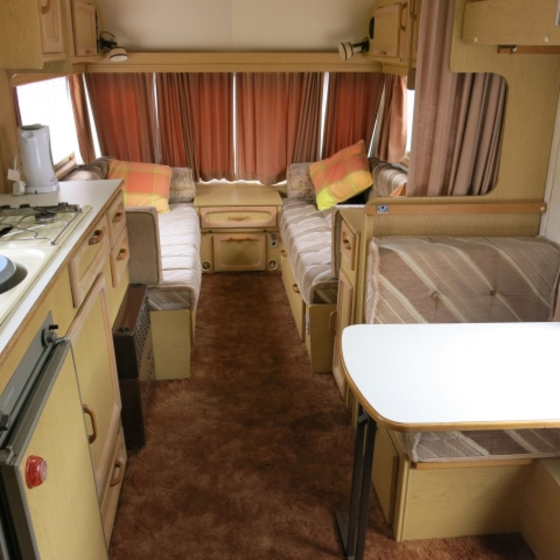 A Mardon Classique Supreme 550/4 Caravan.  The twin axle caravan has mains electric and bottled - Image 8 of 28