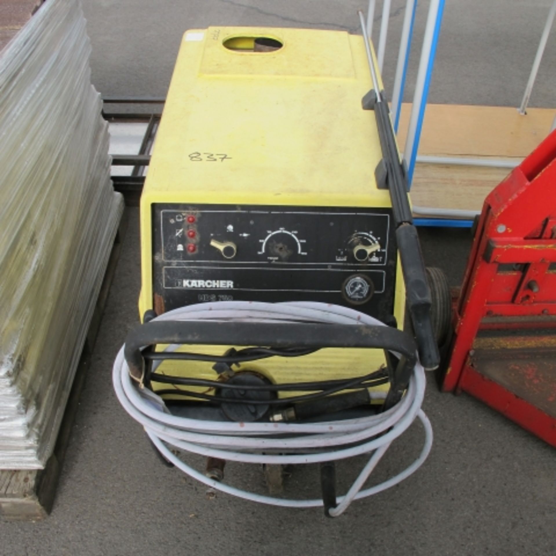 A Karcher HDS 750 steam cleaner (spares or repair) Please note, there is a £5 plus VAT handling