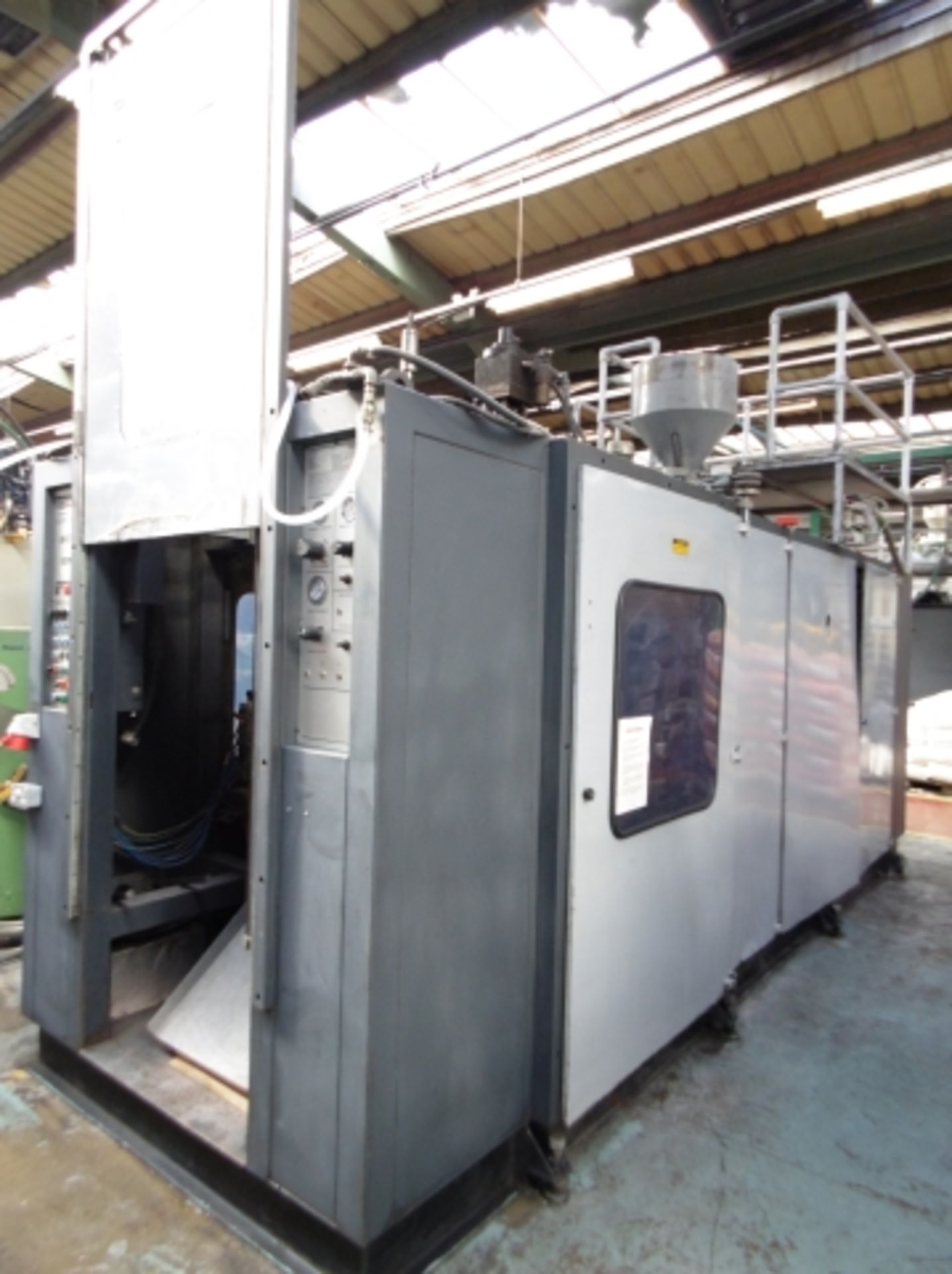 * 1989 TECHNE TYPE 15000 AT BLOW MOULDING MACHINE; WITH SYSTEM SERIES COMPUTER CONTROL; AIR PRESSURE - Image 2 of 19