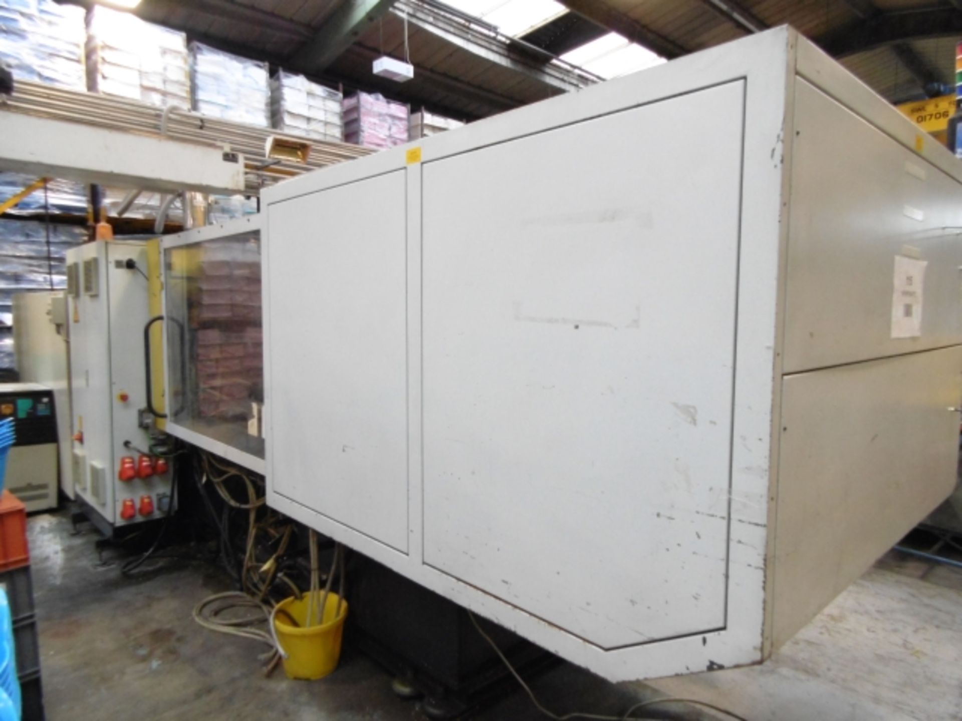 * 1995 FERROMATIK MILACRON TYPE K275-E CNC INJECTION MOULDER - FOR SPARES OR REPAIR; CLAMPING - Image 17 of 18