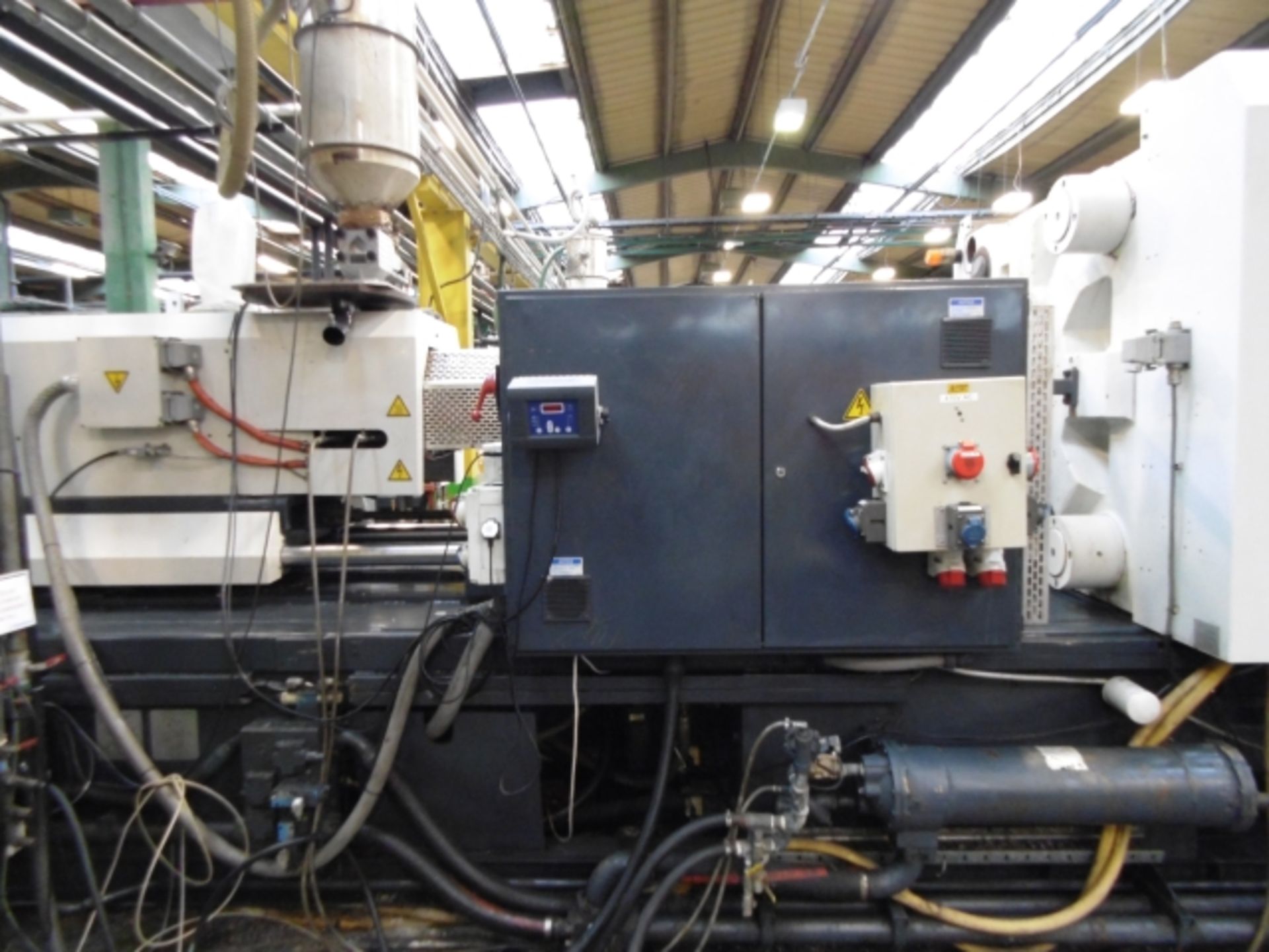 * VAN DORN DEMAG 600 TONNE HTG SERIES HORIZONTAL INJECTION MOULDER WITH CNC CONTROLS; 3 PHASE; - Image 18 of 24