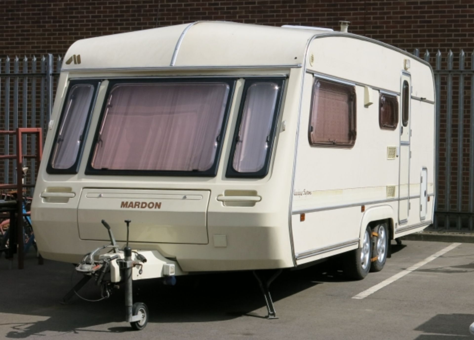 A Mardon Classique Supreme 550/4 Caravan.  The twin axle caravan has mains electric and bottled