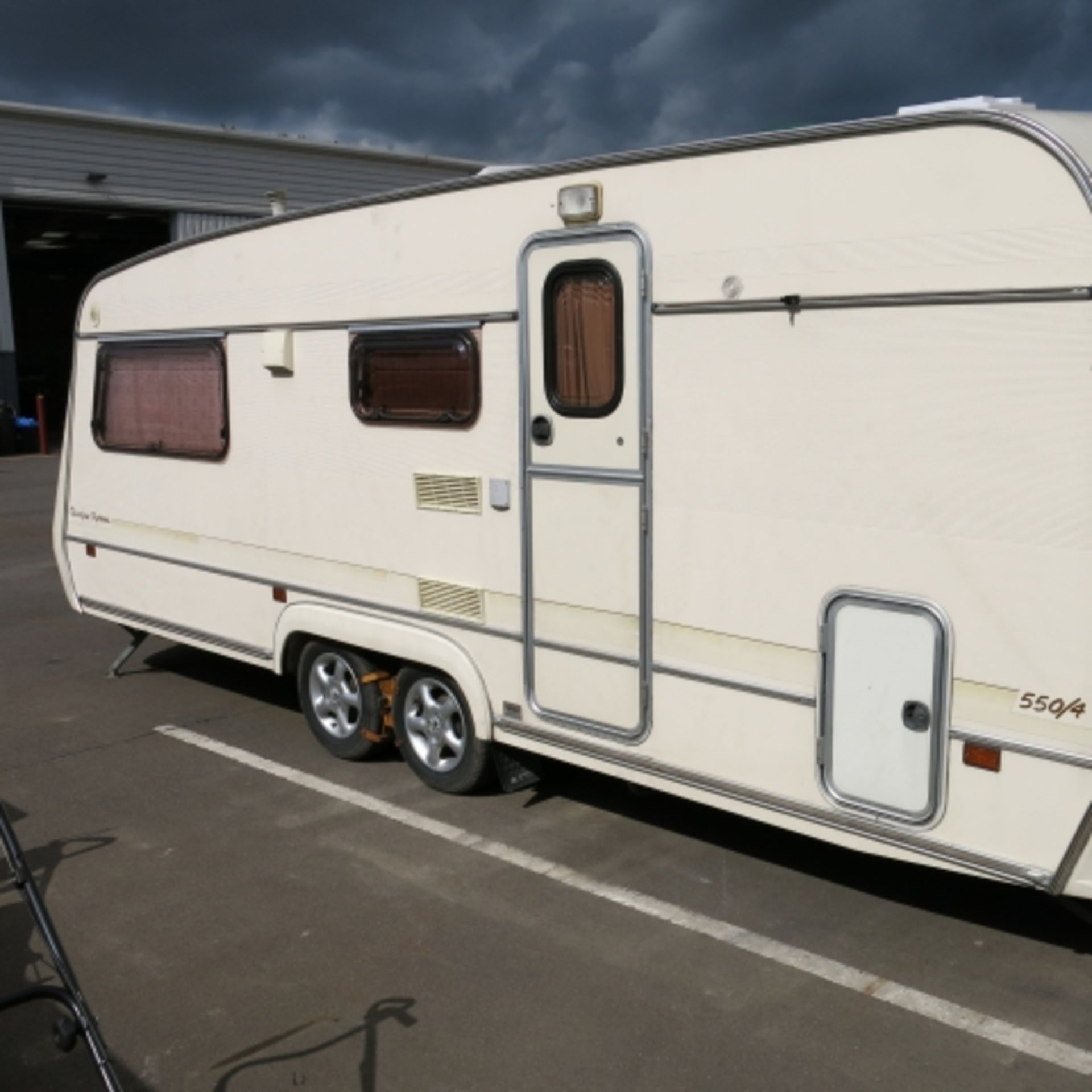 A Mardon Classique Supreme 550/4 Caravan.  The twin axle caravan has mains electric and bottled - Image 4 of 28