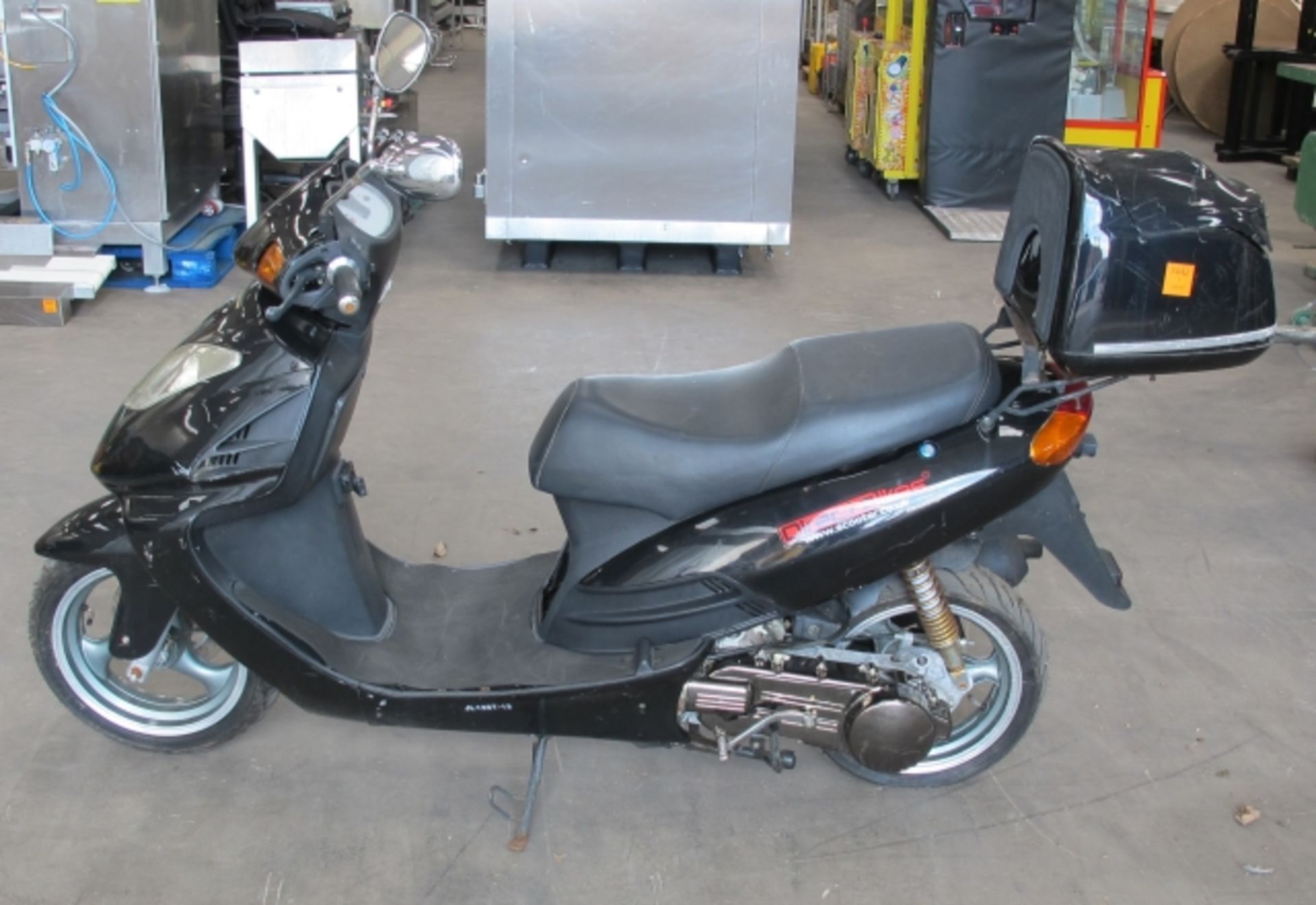 Direct Bikes JL 125T-12 Scooter, Unregistered has only 1.2 miles showing on odometer. (Spares or - Image 3 of 18