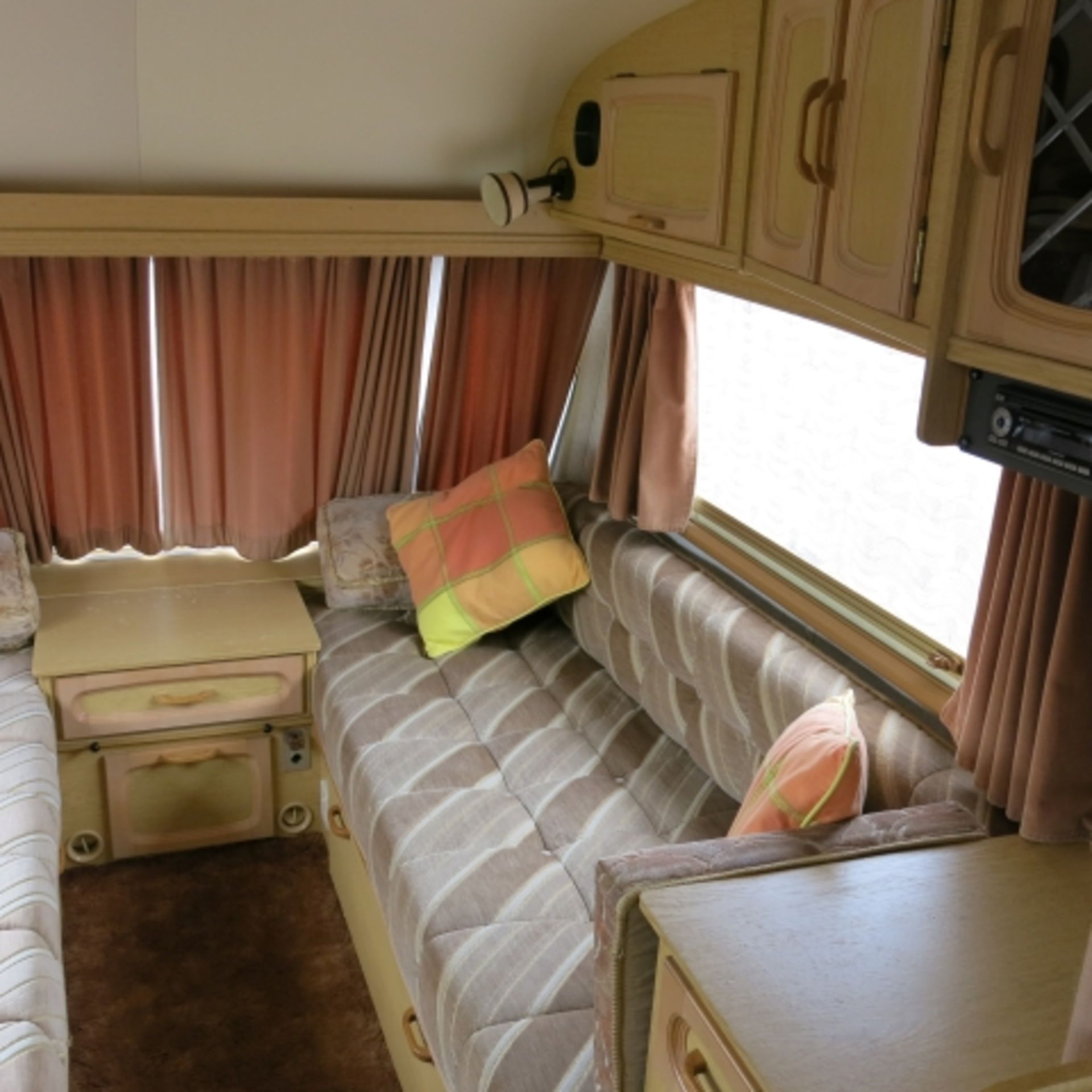 A Mardon Classique Supreme 550/4 Caravan.  The twin axle caravan has mains electric and bottled - Image 9 of 28