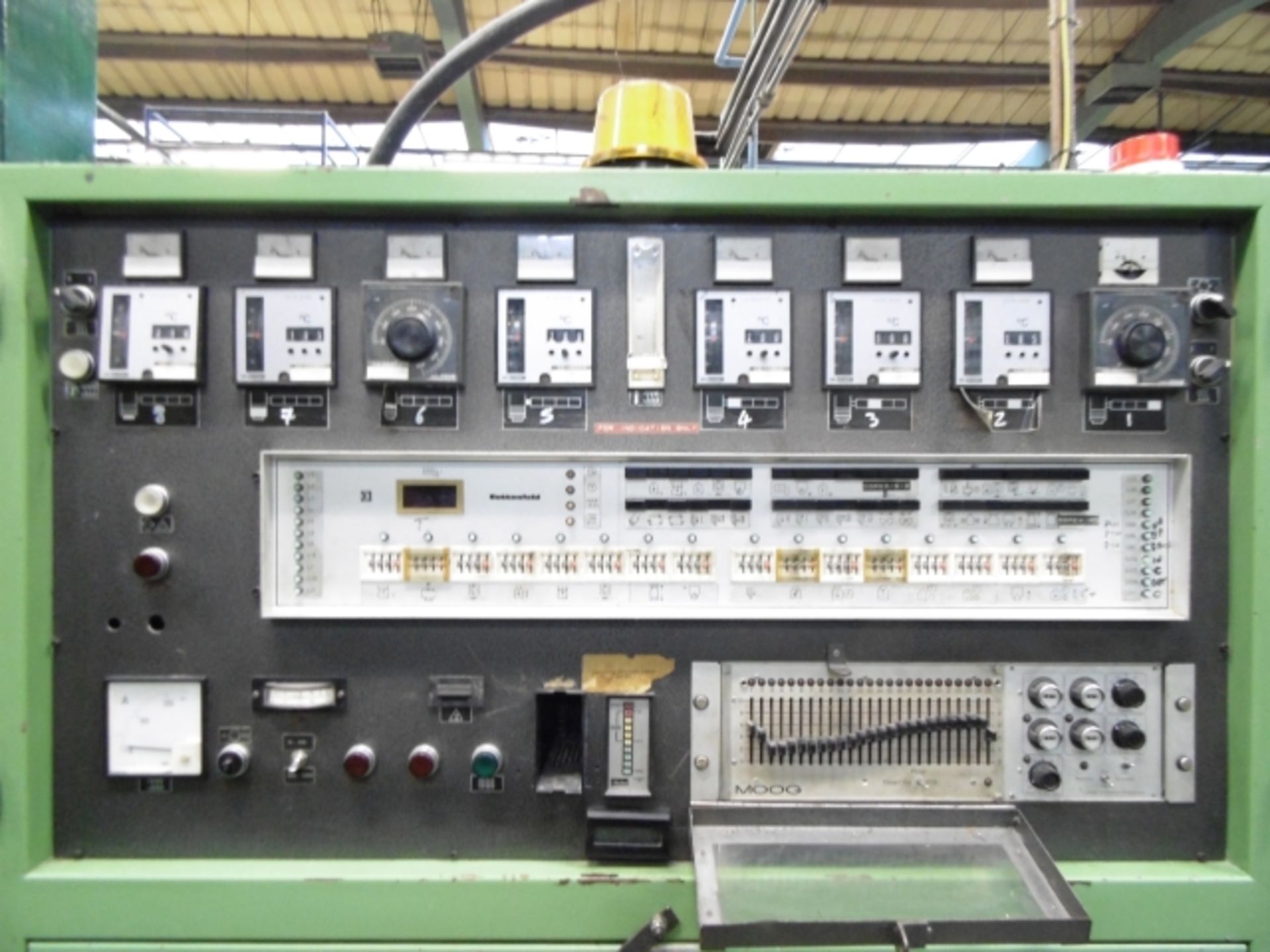 * 1984 BATTENFELD 25LTR VERTICAL BLOW MOULDER; NMC CONTROL PANEL; 3 PHASE- 43KW; SERIAL NO 40422B - Image 14 of 17