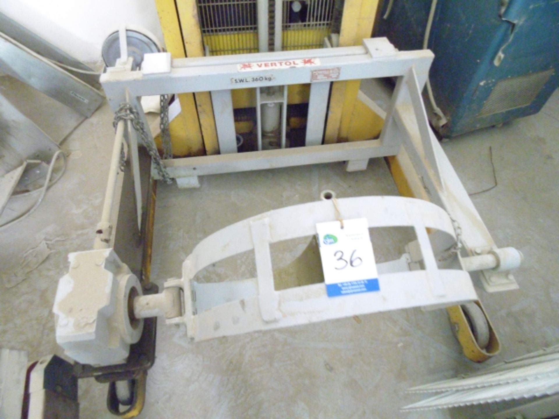 Powell & Co Vertolifter Type VTRT/55 Mobile Lifter with Barrel Clamp Attachment; SWL 360KG @ - Image 2 of 5