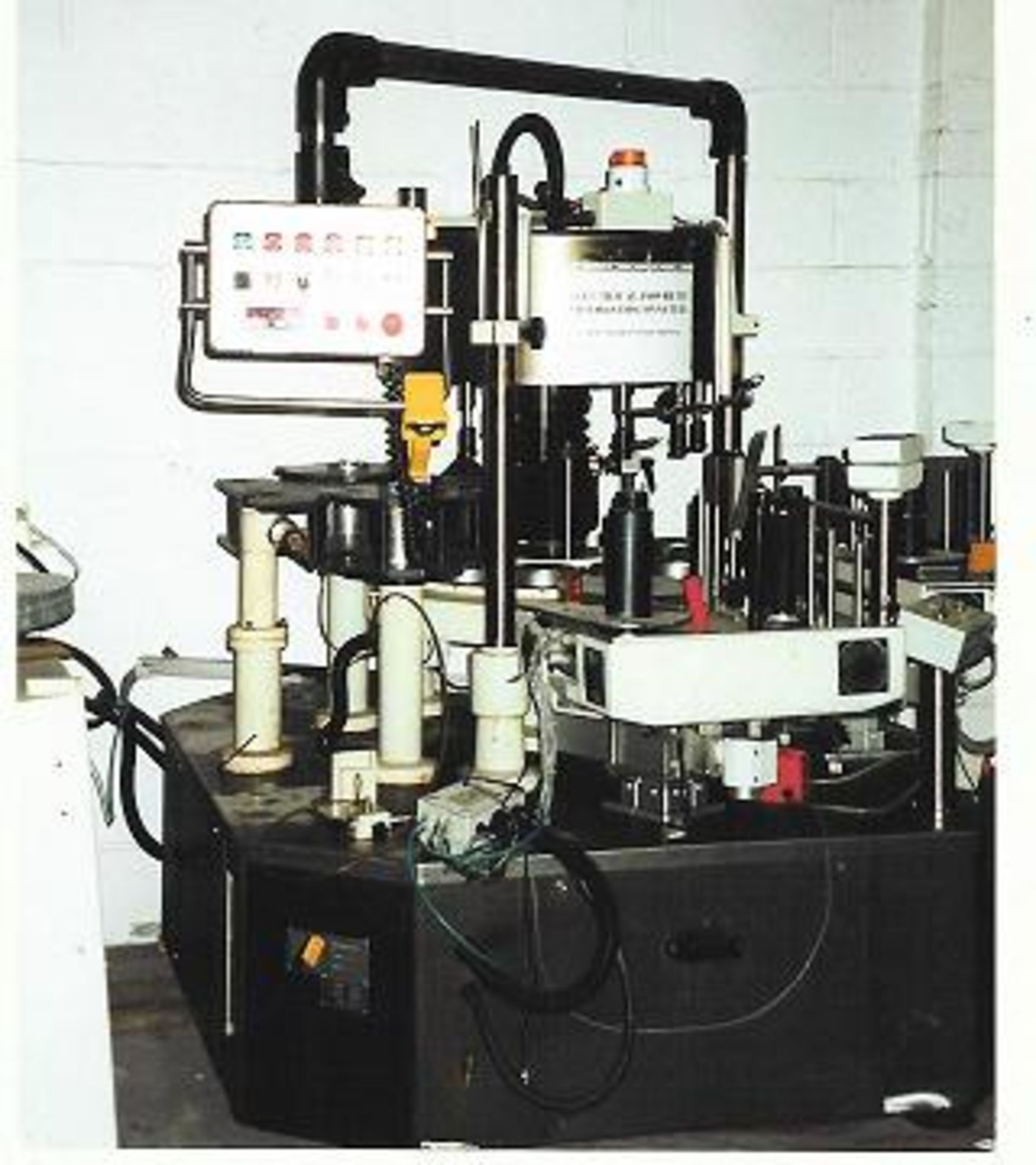 AVERY DENNISON - MODEL 350 ROTARY 2 HEADS LABELLING MACHINE
