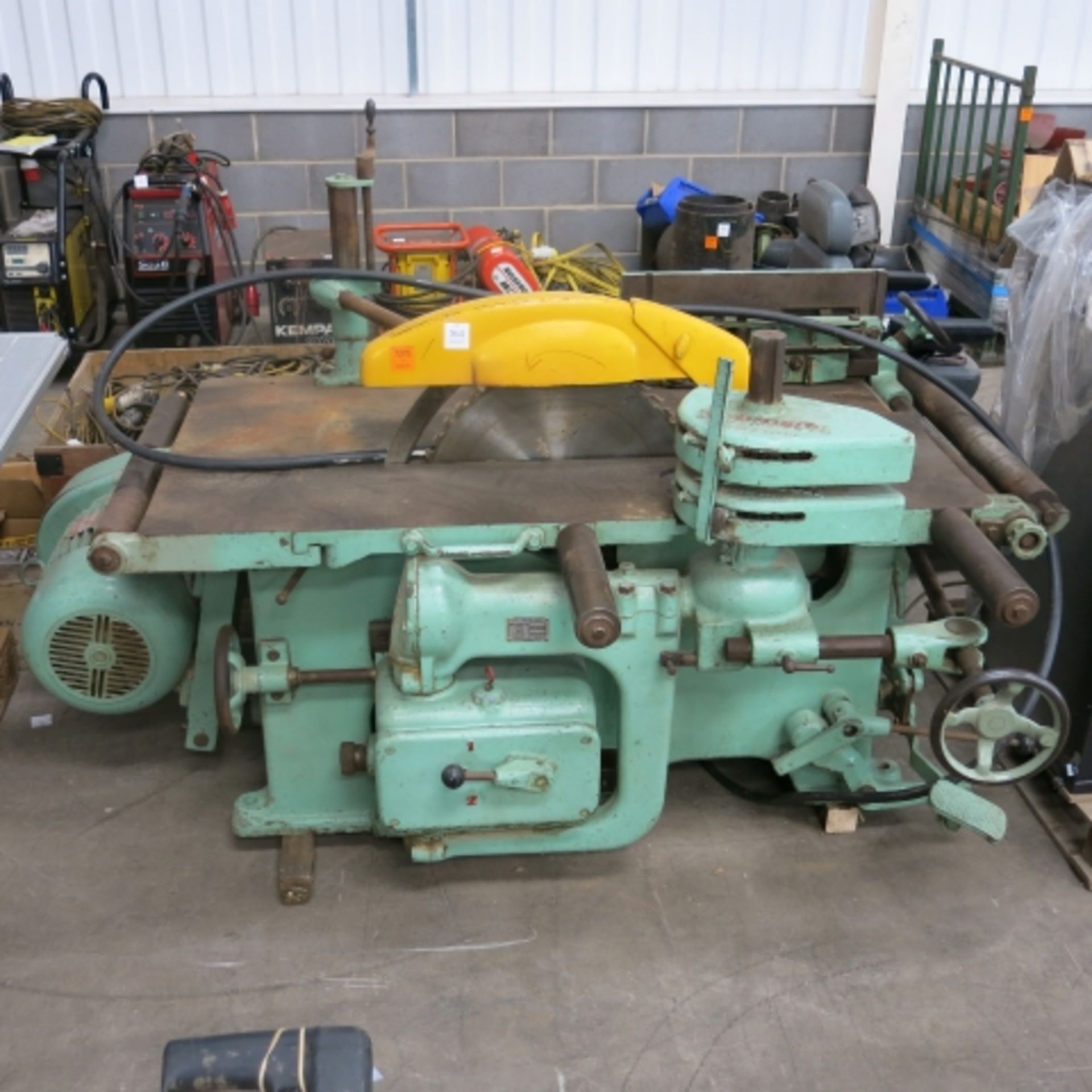 * A Robinson bench saw 307 XR/T. Please note there is a £5 plus VAT handling fee with this lot.