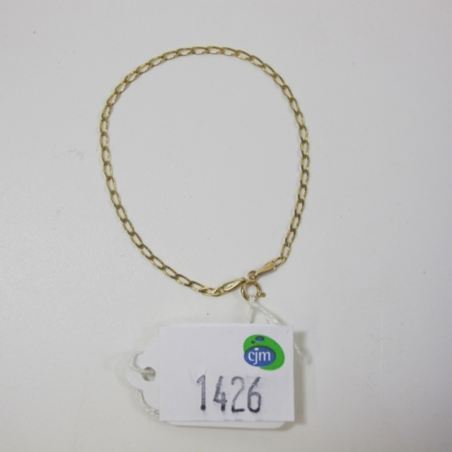 A 9ct gold bracelet 17.5cm long marked 9K (est. £40-£60)