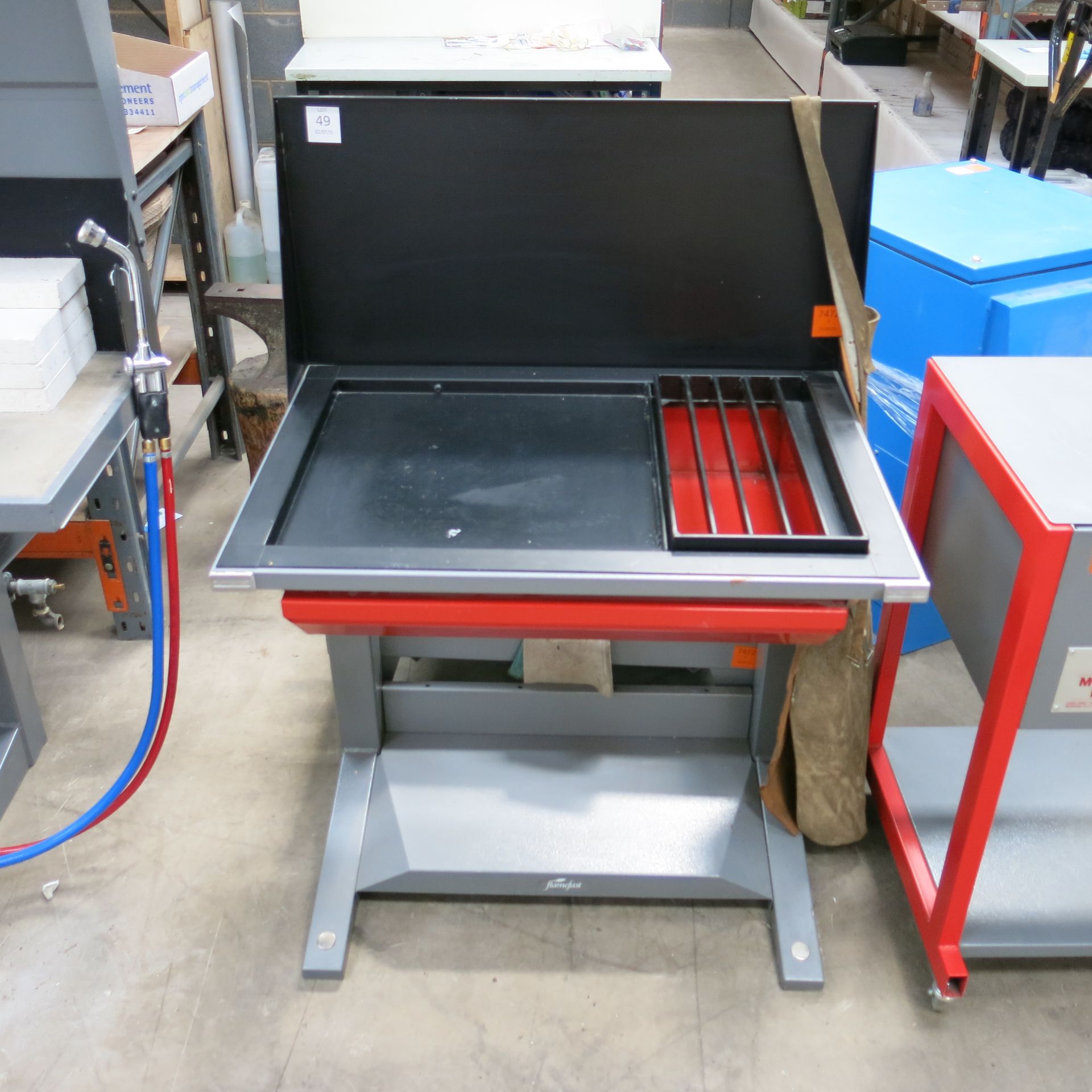 * A Flame Fast Moulding Bench. Please note, there is a £5 plus vat handling fee on this lot