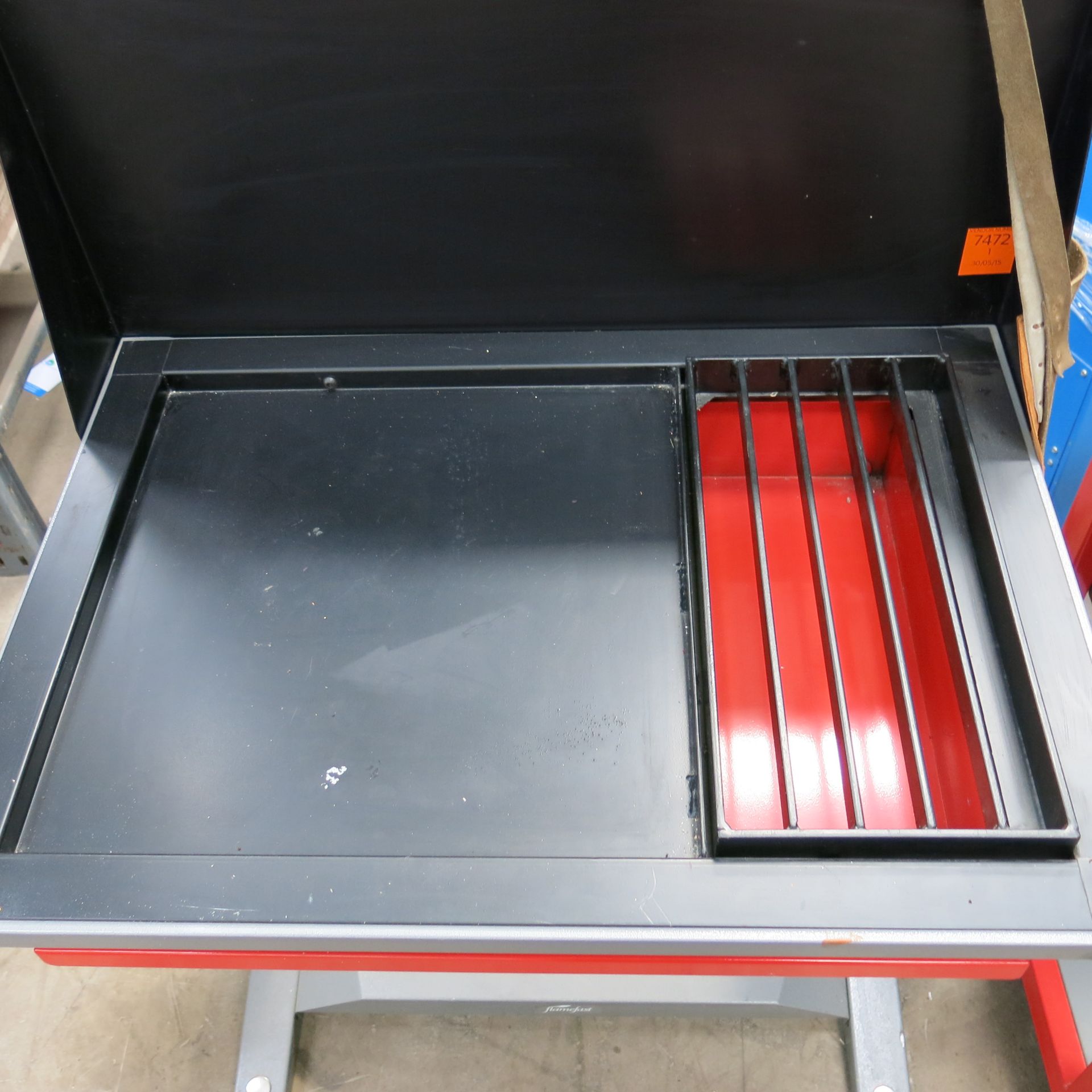 * A Flame Fast Moulding Bench. Please note, there is a £5 plus vat handling fee on this lot - Image 2 of 4