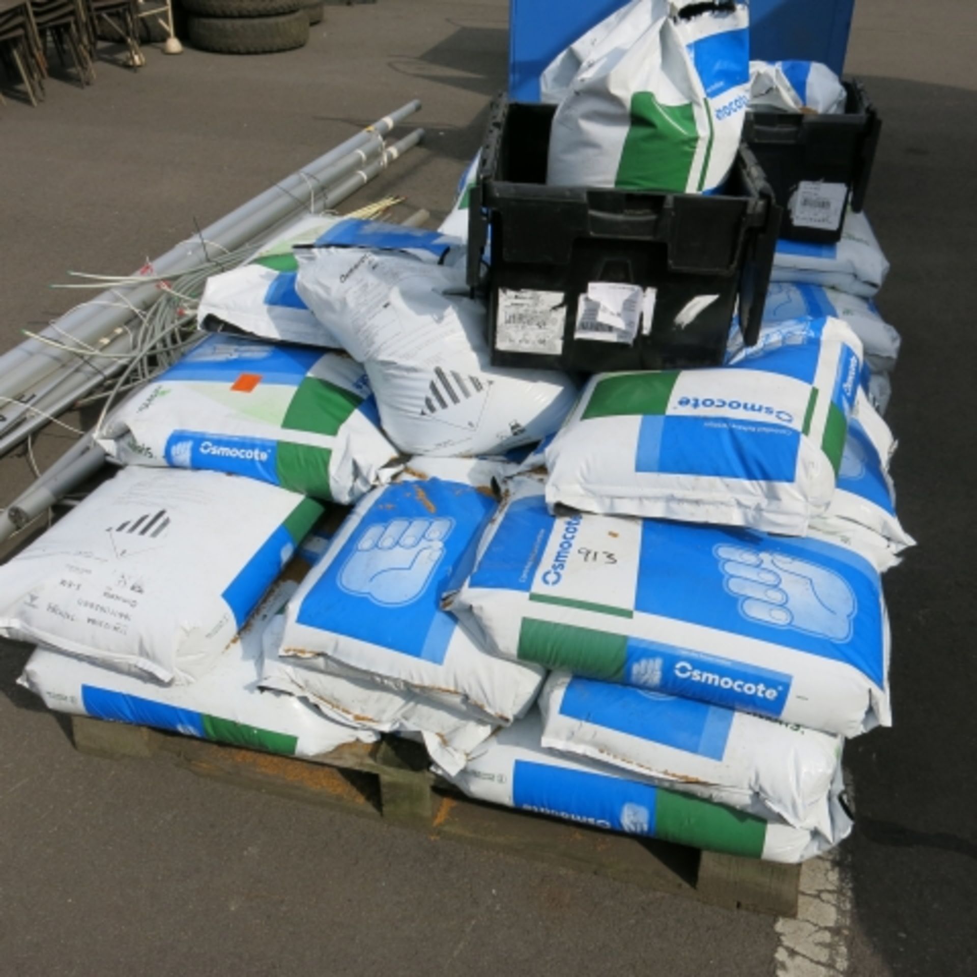 24 x Bags of Osmacote Fertiliser (approx)