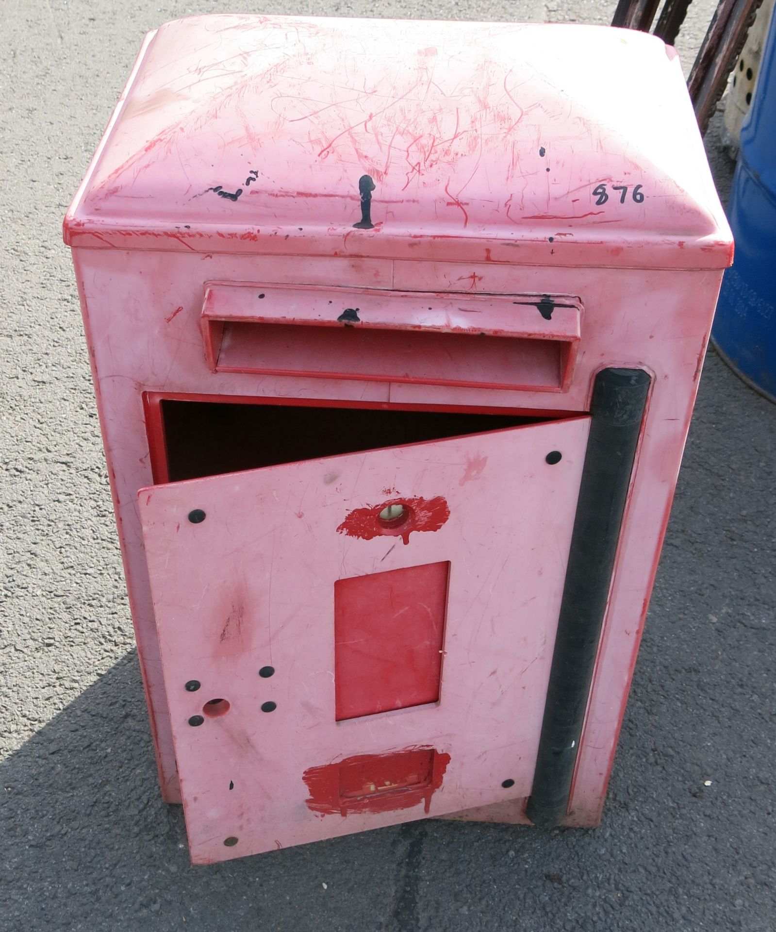 A red lockable post box (no lock)