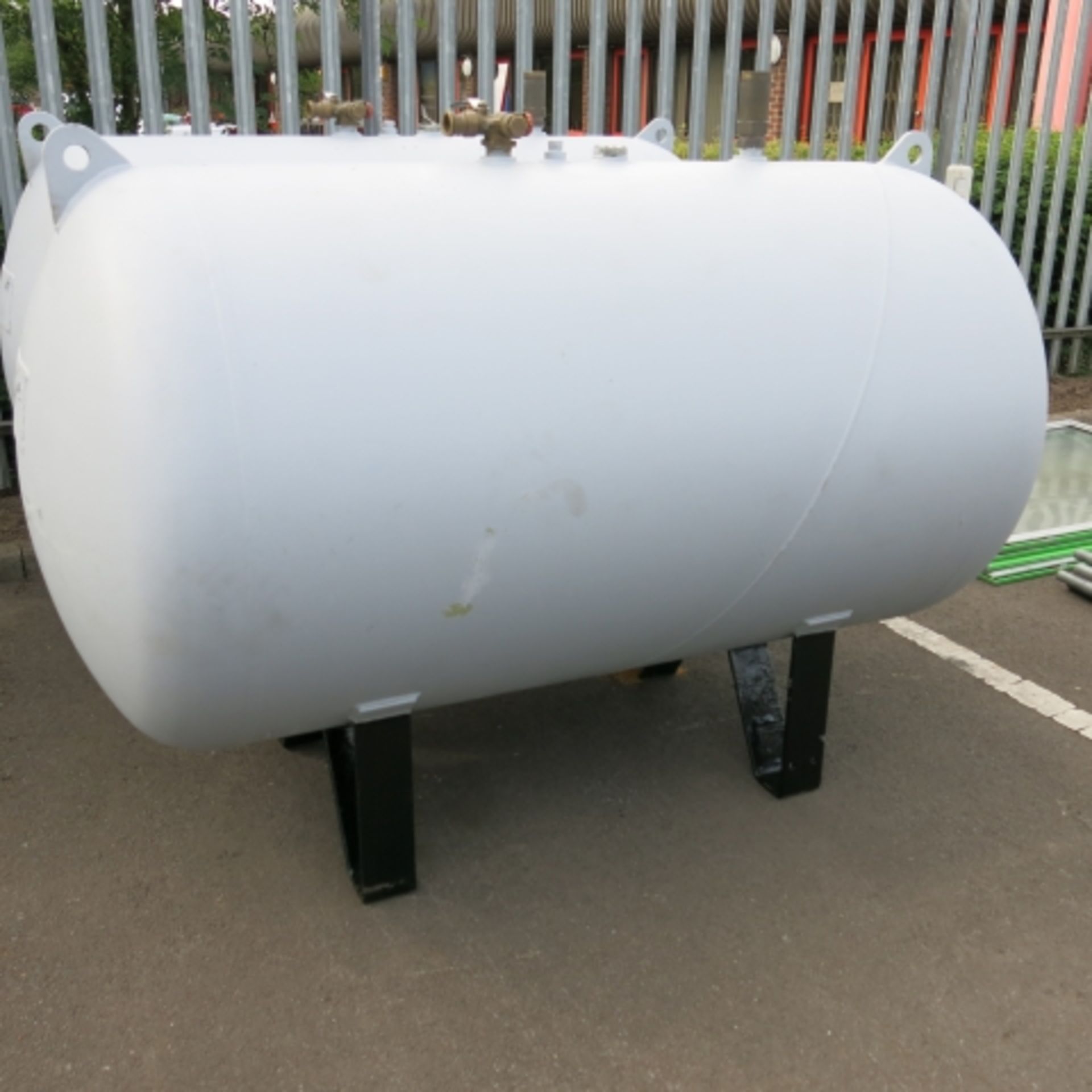 1 x Large outside heating gas tank