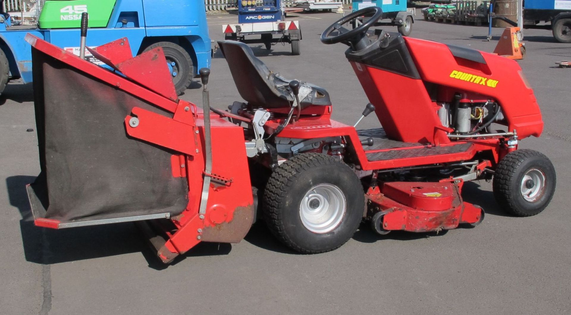 Countax K18 42'' Cut B & S twin engine manual drive powered sweeper