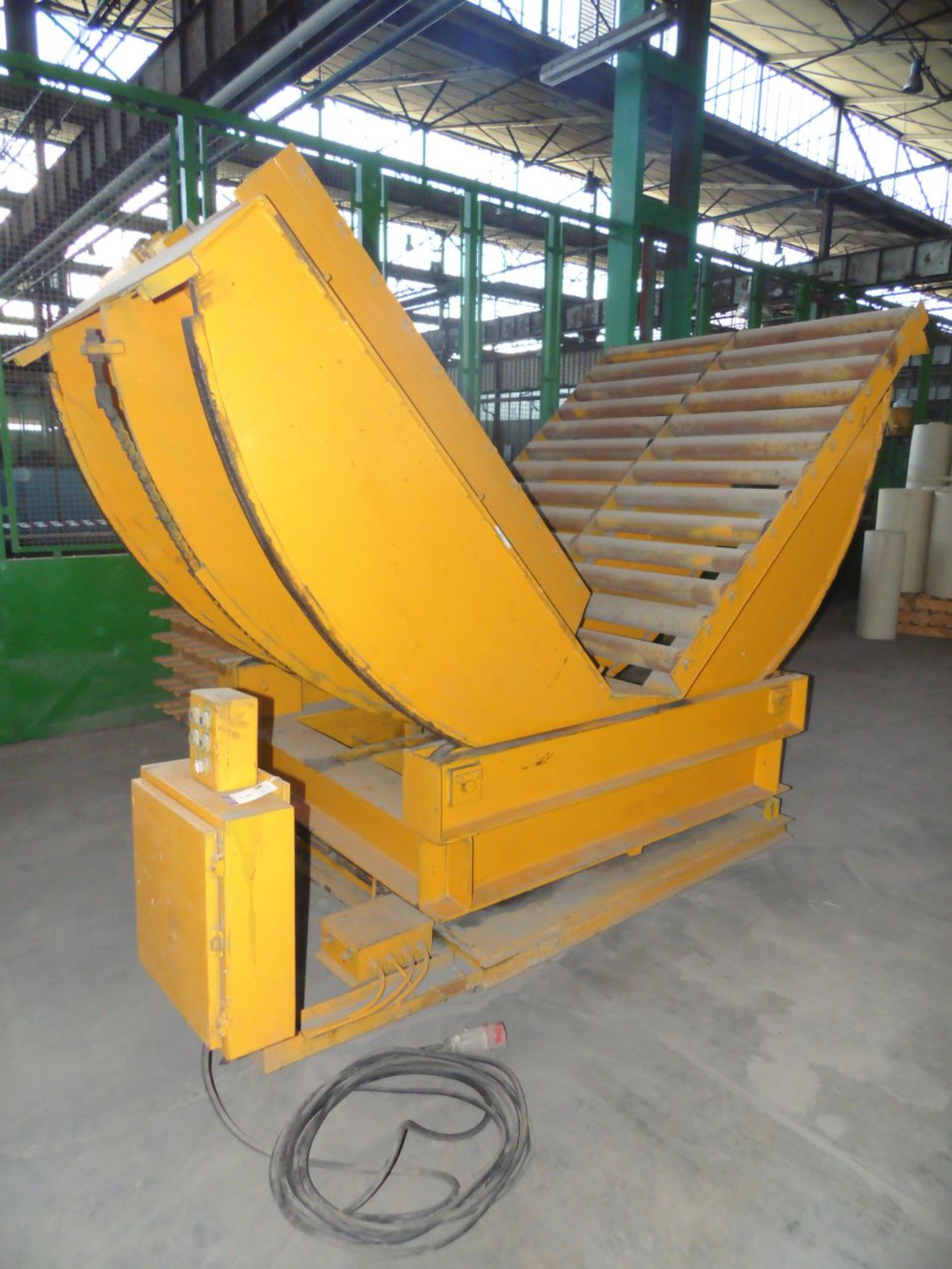 Coil Upender for Bushman Coils; Flat Bed 2000 x 1650mm; Angled Bed 1600 x 1000mm; 3 Phase - 400V