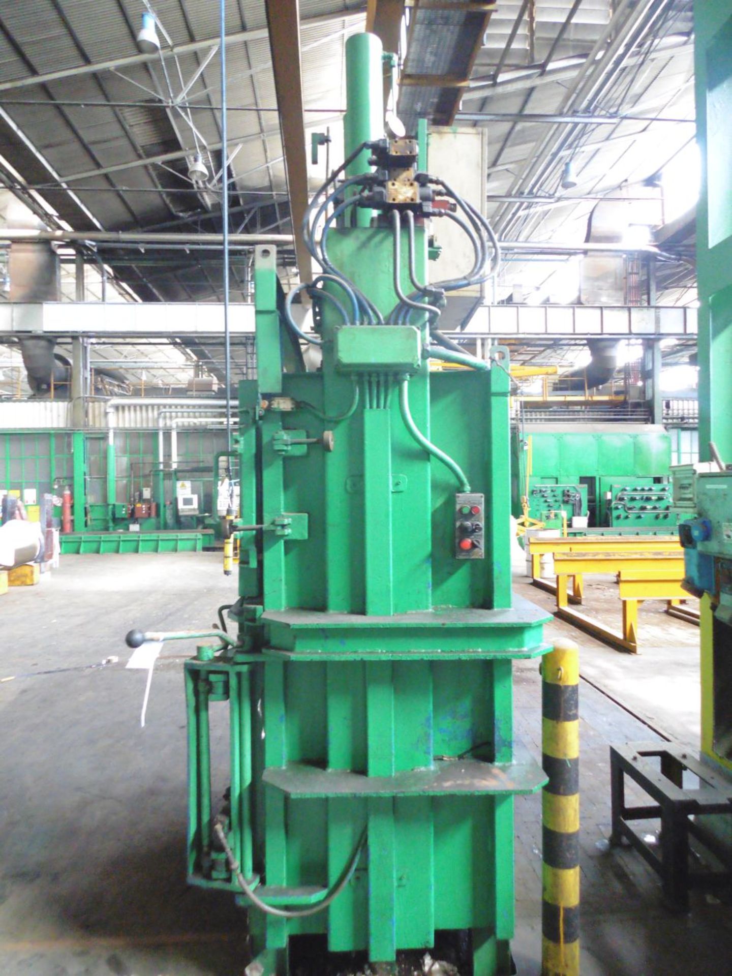 Vertical Hydraulic Compactor Baler; Chamber/Bale size 1540mm(W) x 700mm (D) x 1600mm (H); 3 - Image 3 of 3