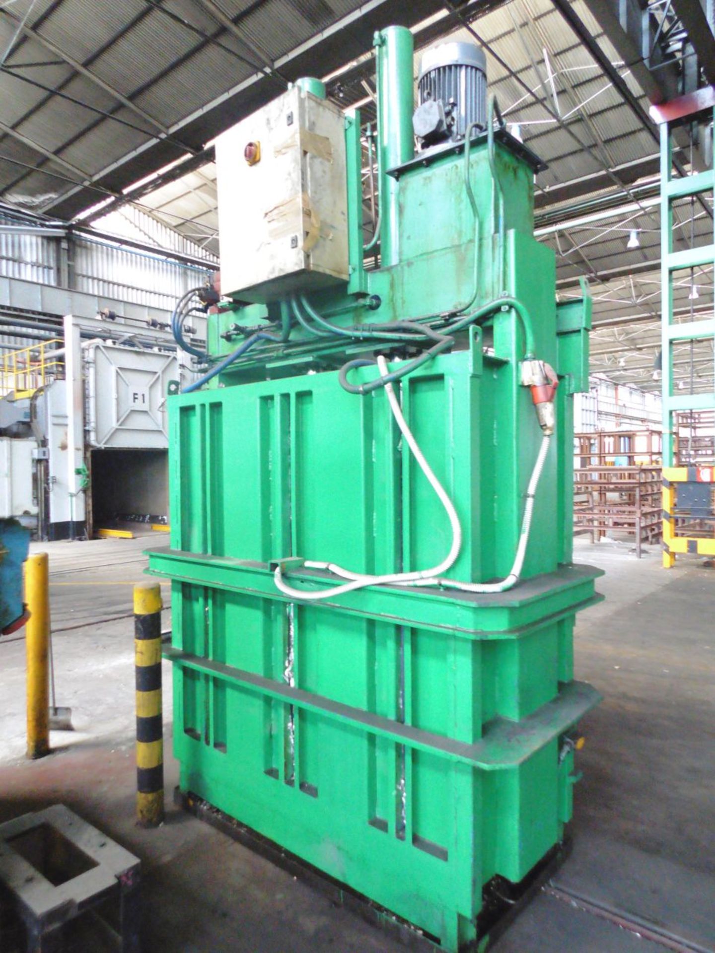 Vertical Hydraulic Compactor Baler; Chamber/Bale size 1540mm(W) x 700mm (D) x 1600mm (H); 3 - Image 2 of 3