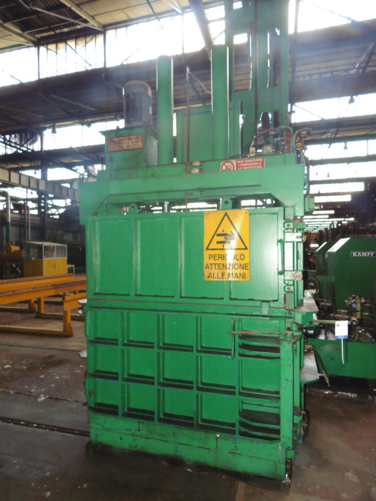 Vertical Hydraulic Compactor Baler; Chamber/Bale size 1540mm(W) x 700mm (D) x 1600mm (H); 3