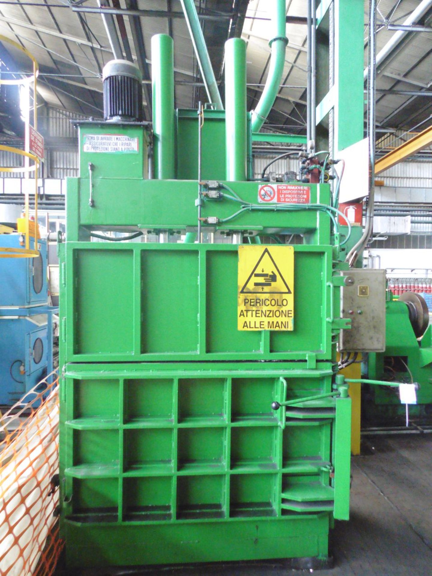 Vertical Hydraulic Compactor Baler; Chamber/Bale size 1540mm(W) x 700mm (D) x 1600mm (H); 3