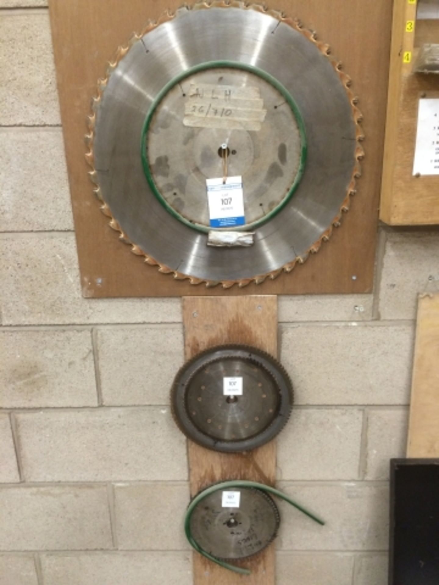 * 12 x various Circular Saw Blades (25 - 60cm). This lot is located at the former North Lincolnshire