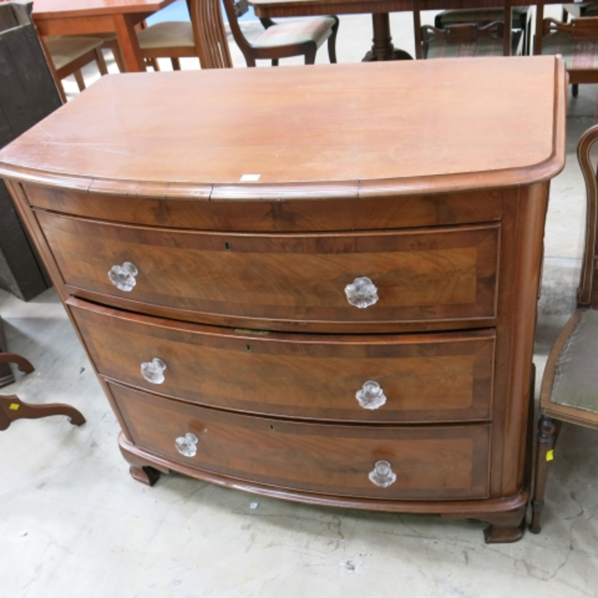 A Victorian mahogany bow front three drawer chest 109cm (est. £50-£80)