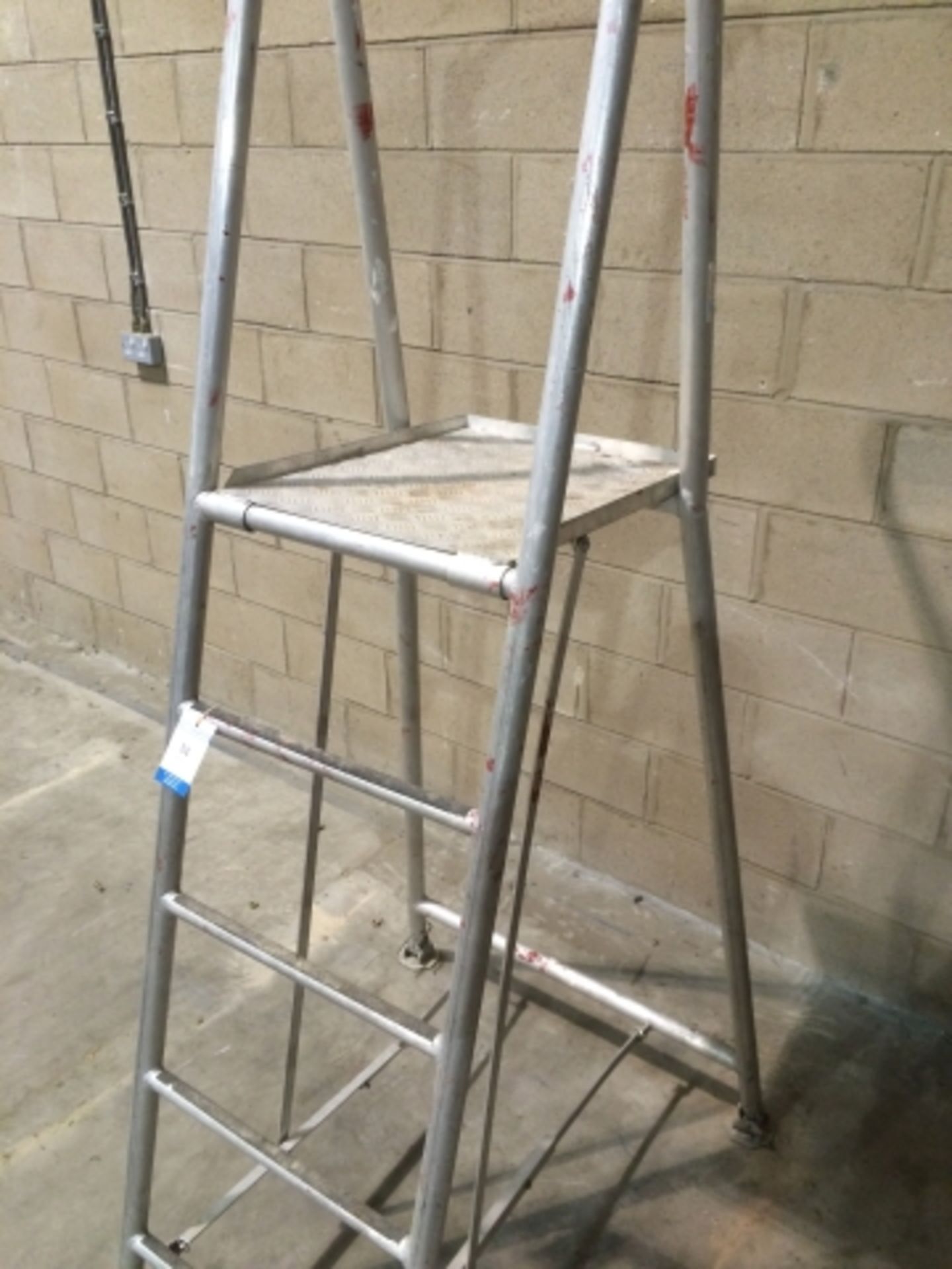 * Adjustable Access Platform and 2 x Aluminium Step Ladders. This lot is located at the former North - Image 2 of 3