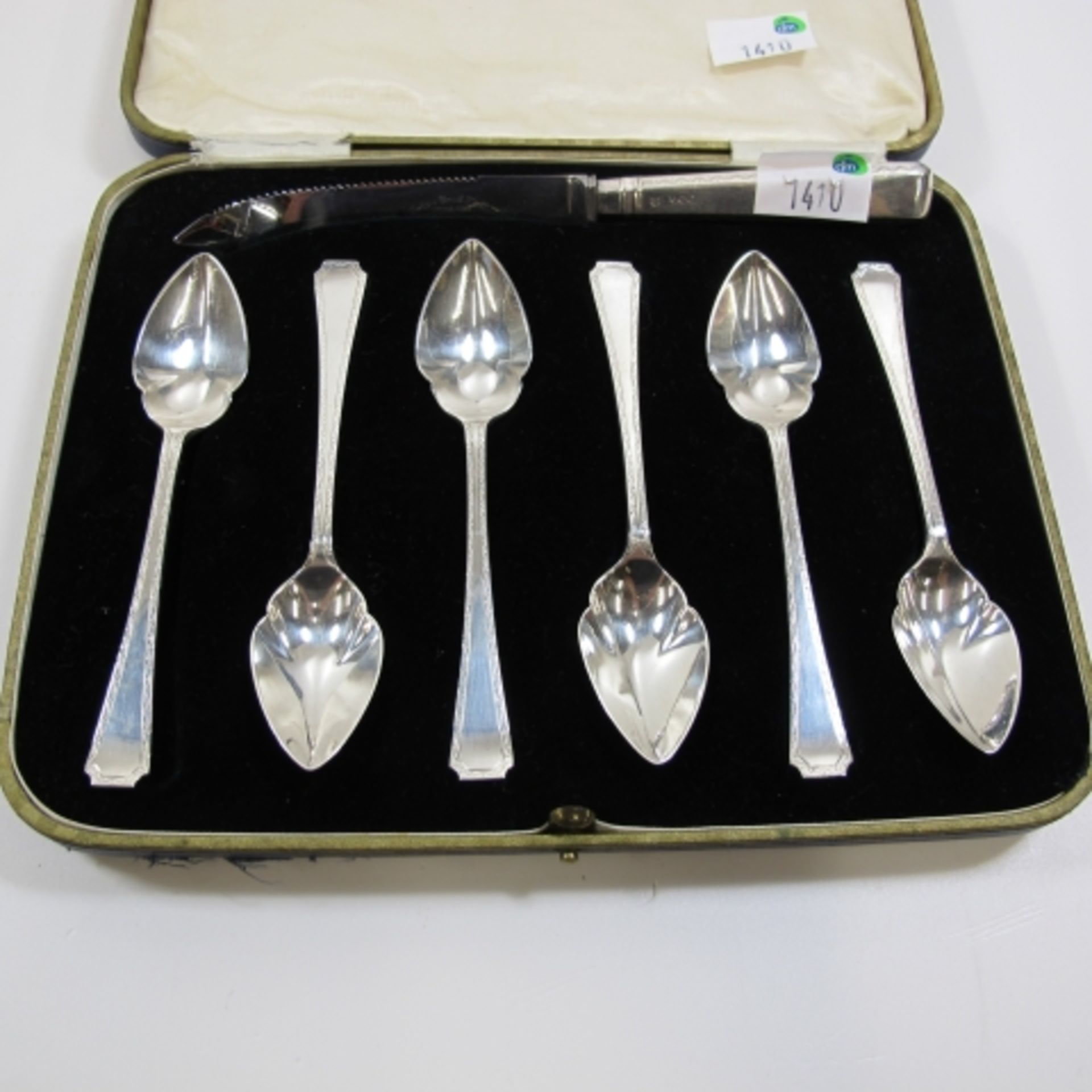 Art Deco Silver grapefruit set in case (Sheffield c. 1930) (est. £80 - £100) - Image 2 of 3