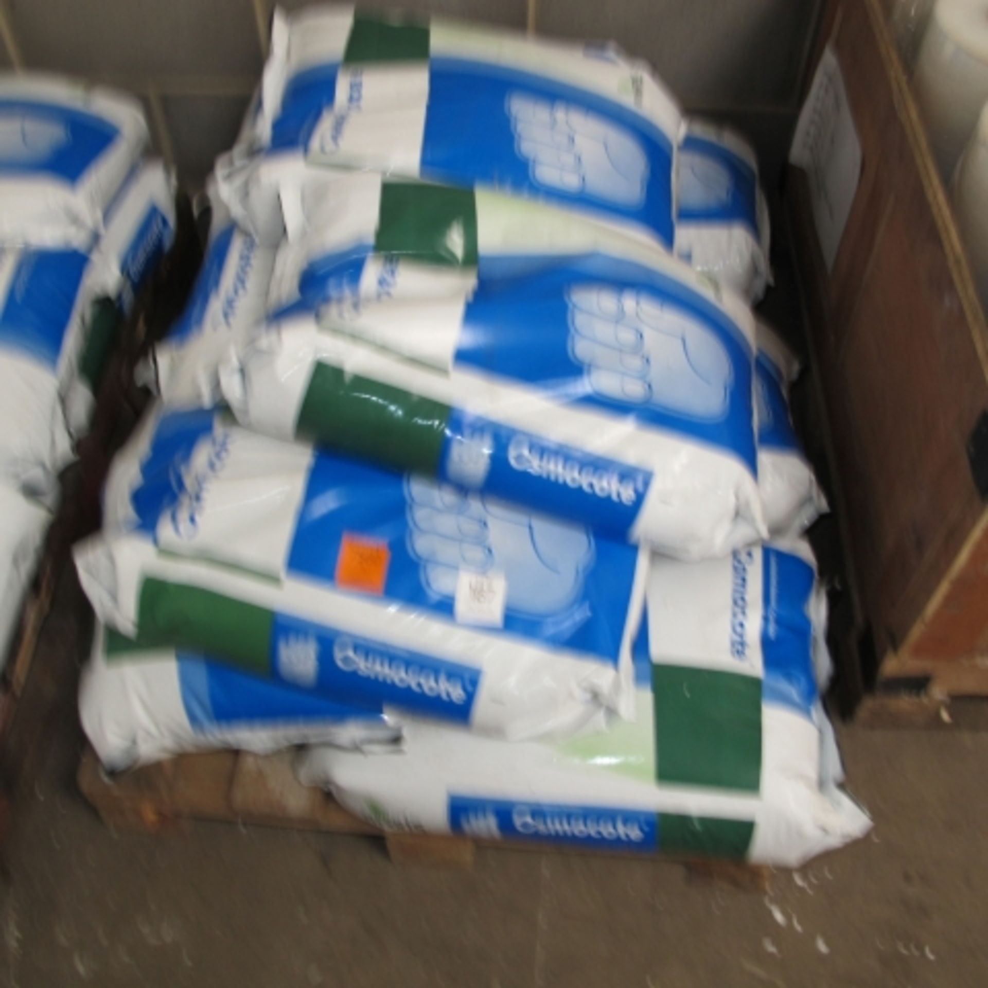 10 x Bags of Osmacote Fertilizer. Please note, there is a £5 plus vat handling fee on this lot.