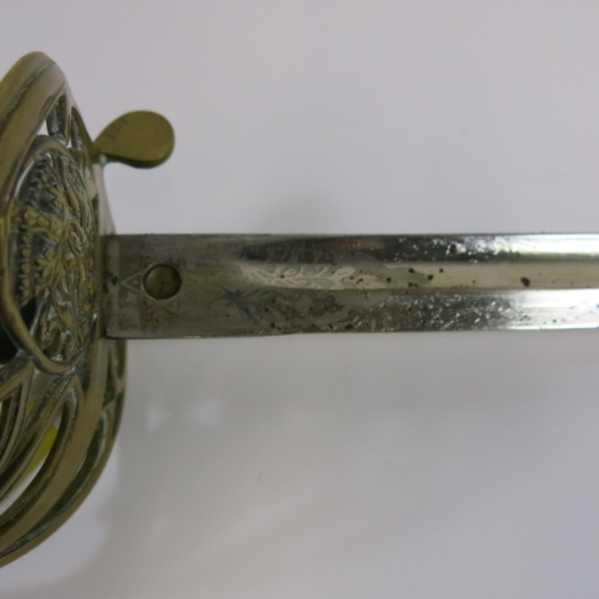 A VR Infantry Sword with chased blade, the 1892 (?) pattern British Victorian Infantry sword with ' - Image 4 of 4
