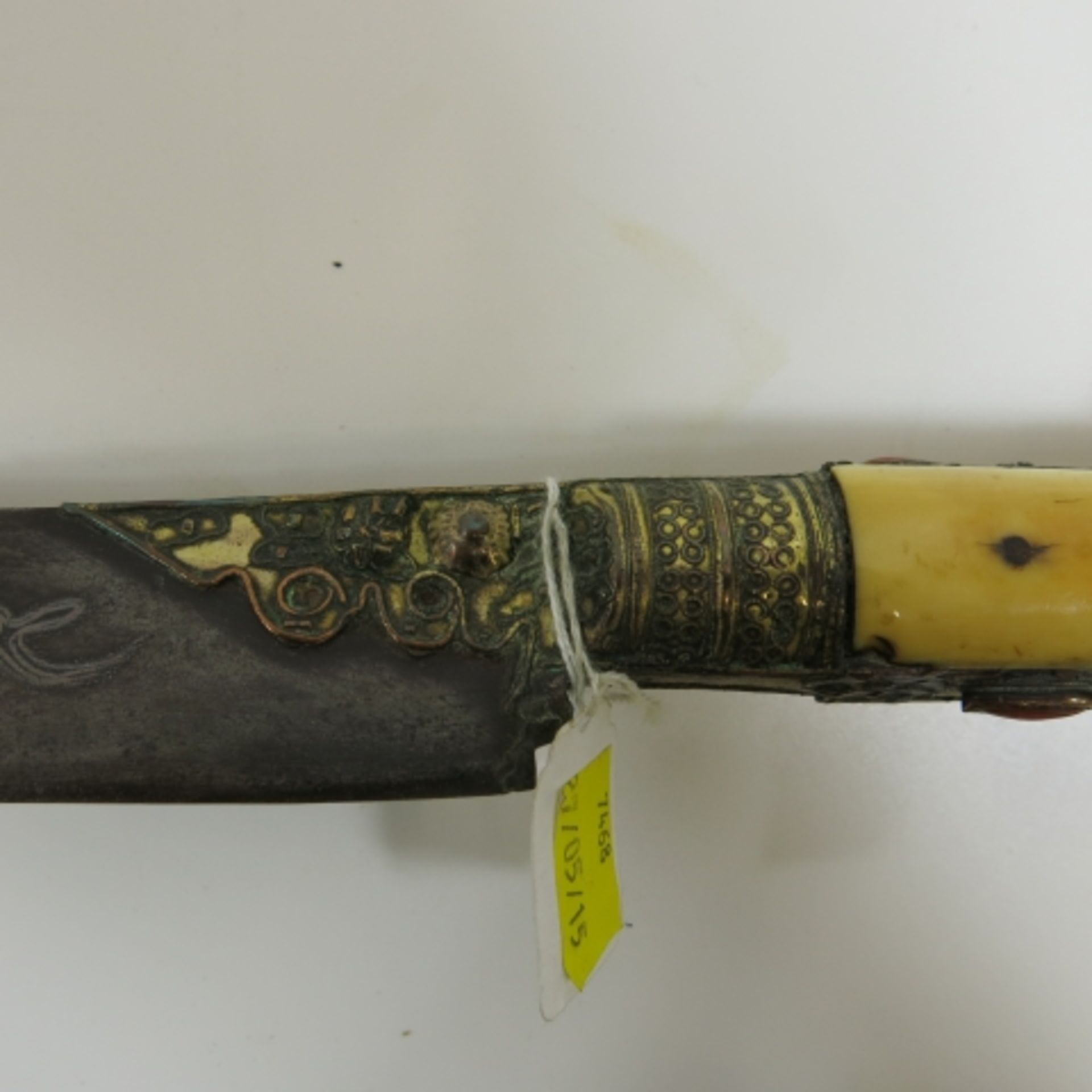 A Turkish Yataghan with bone handle decorated with metalwork and coral. The blade engraved - Image 5 of 6