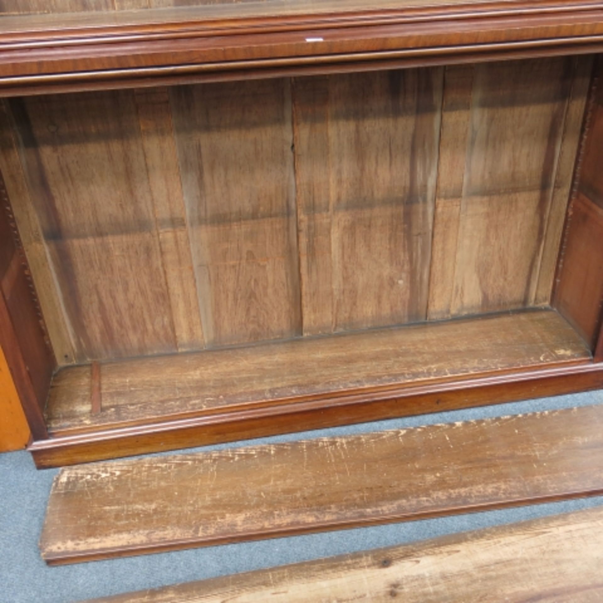 A large 19th century mahogany open bookcase with shaped pediment and adjustable shelves to the top - Image 5 of 9