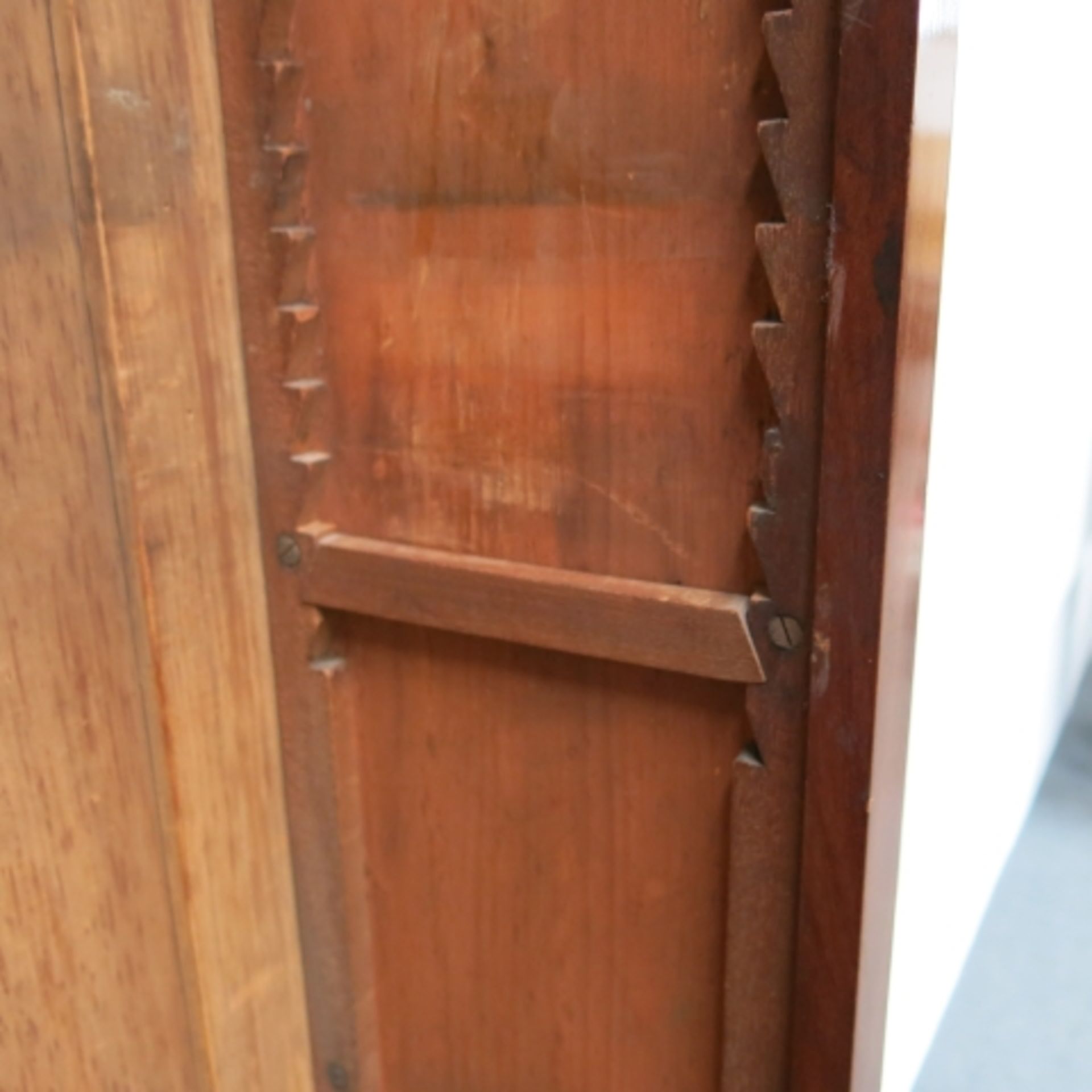 A large 19th century mahogany open bookcase with shaped pediment and adjustable shelves to the top - Image 4 of 9