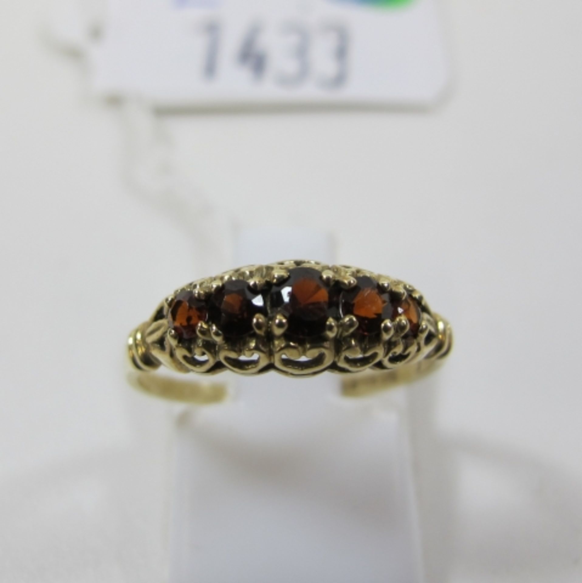 A 9ct Gold Garnet 5 Stone Ring, Size L (est £20-£40) - Image 2 of 2