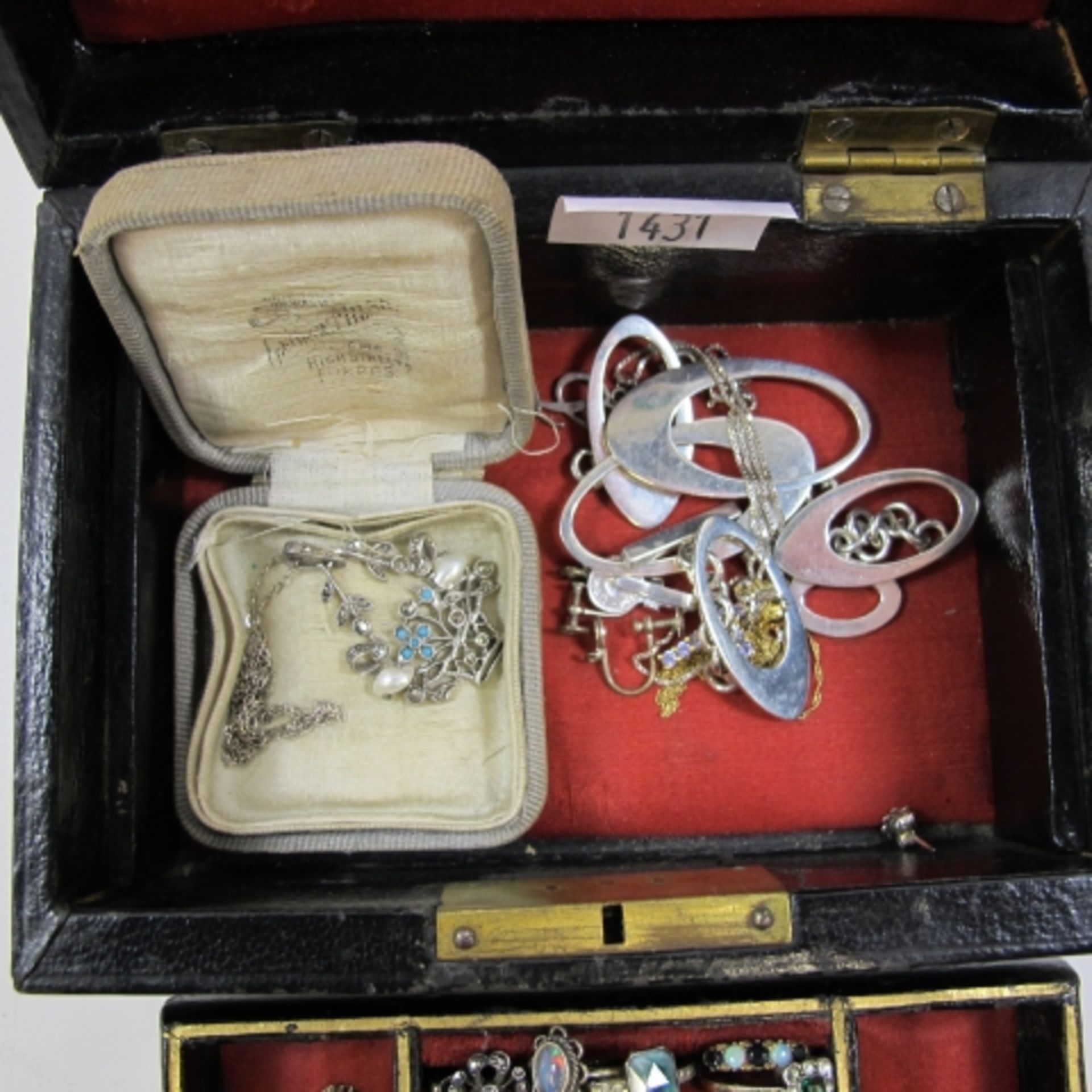 A Small Jewellery Box And Contents Including Some Precious Metal (est £50-£70) - Image 4 of 4