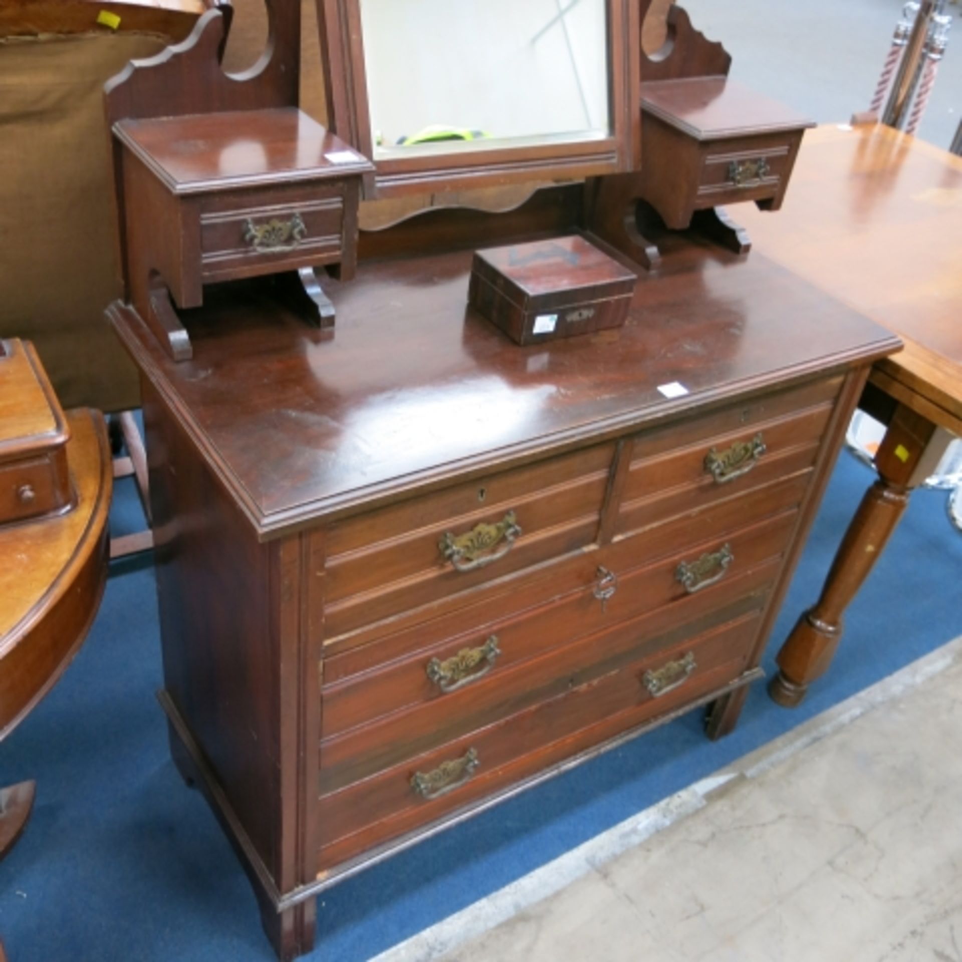 A mahogany dressing table comprising of 2 large drawers and 2 small drawers on the base unit and 2 - Image 2 of 3