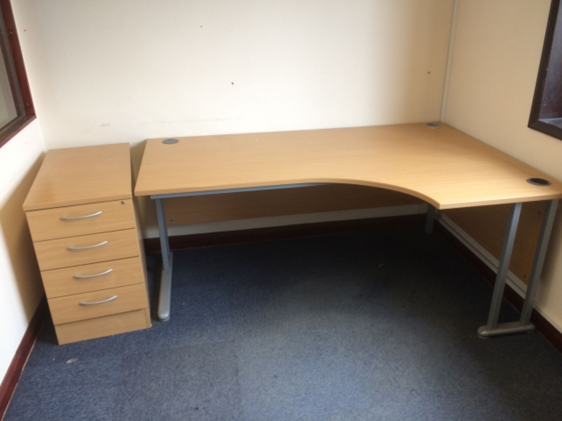 * Loose removable furniture to 1st floor office. 3 x  L-shaped desks, 3 x straight desks, 4 x drawer - Image 4 of 4