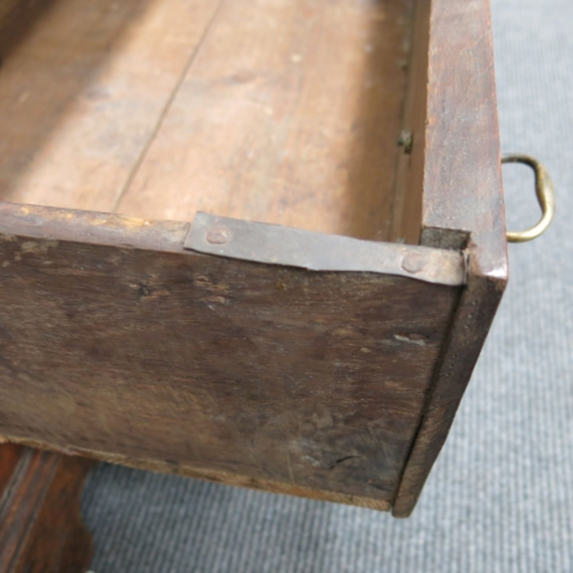 An 18th Century oak mule chest with plain top, panelled front, two drawers and bracket supports - Image 9 of 11