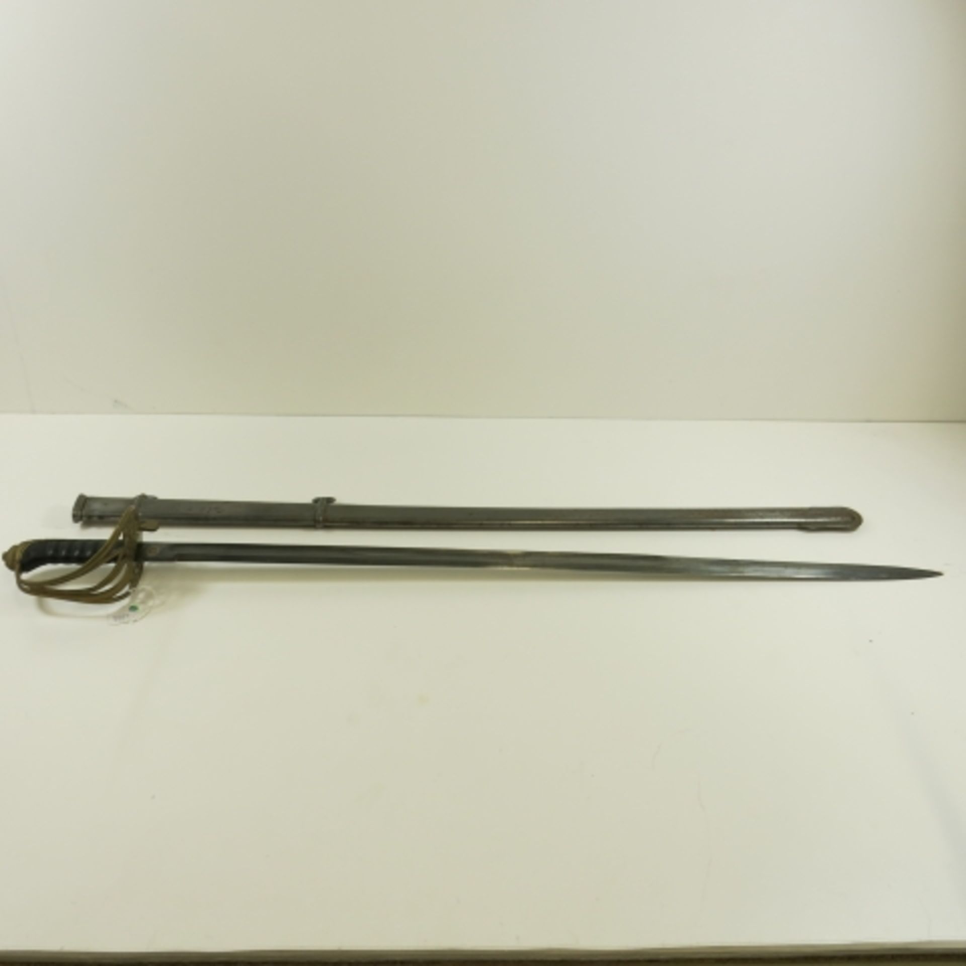 A VR Infantry Sword with plain blade. the 1892 (?) pattern British Victorian Infantry sword with ' - Image 2 of 3
