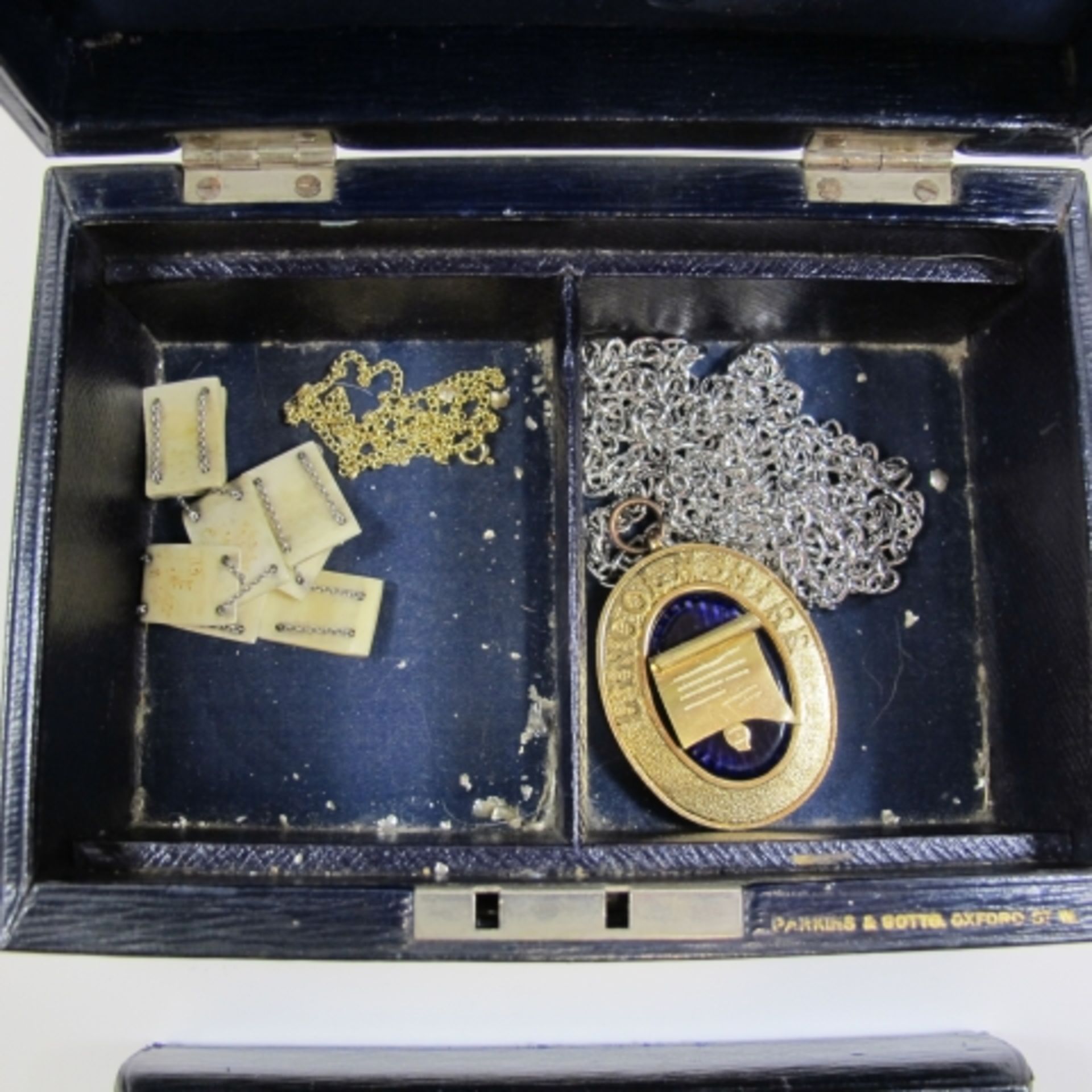 A Jewellery Box And Contents Including Some Precious Metal (est £100-£200) - Image 2 of 4