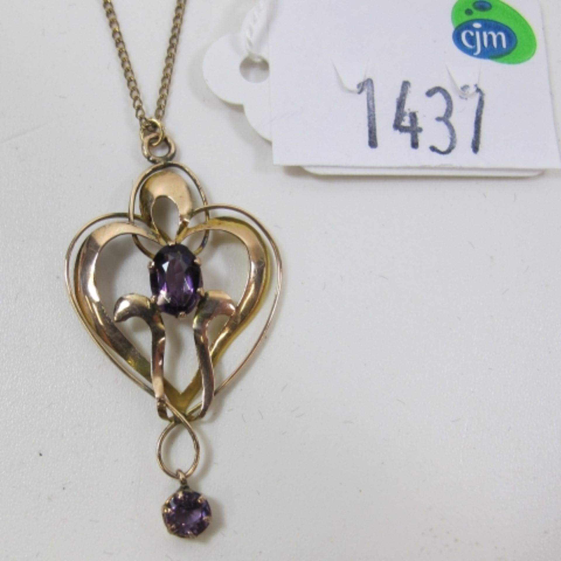 An Art Nouveau 9ct Gold Pendant (On Gilt Chain) (est £60-£90)