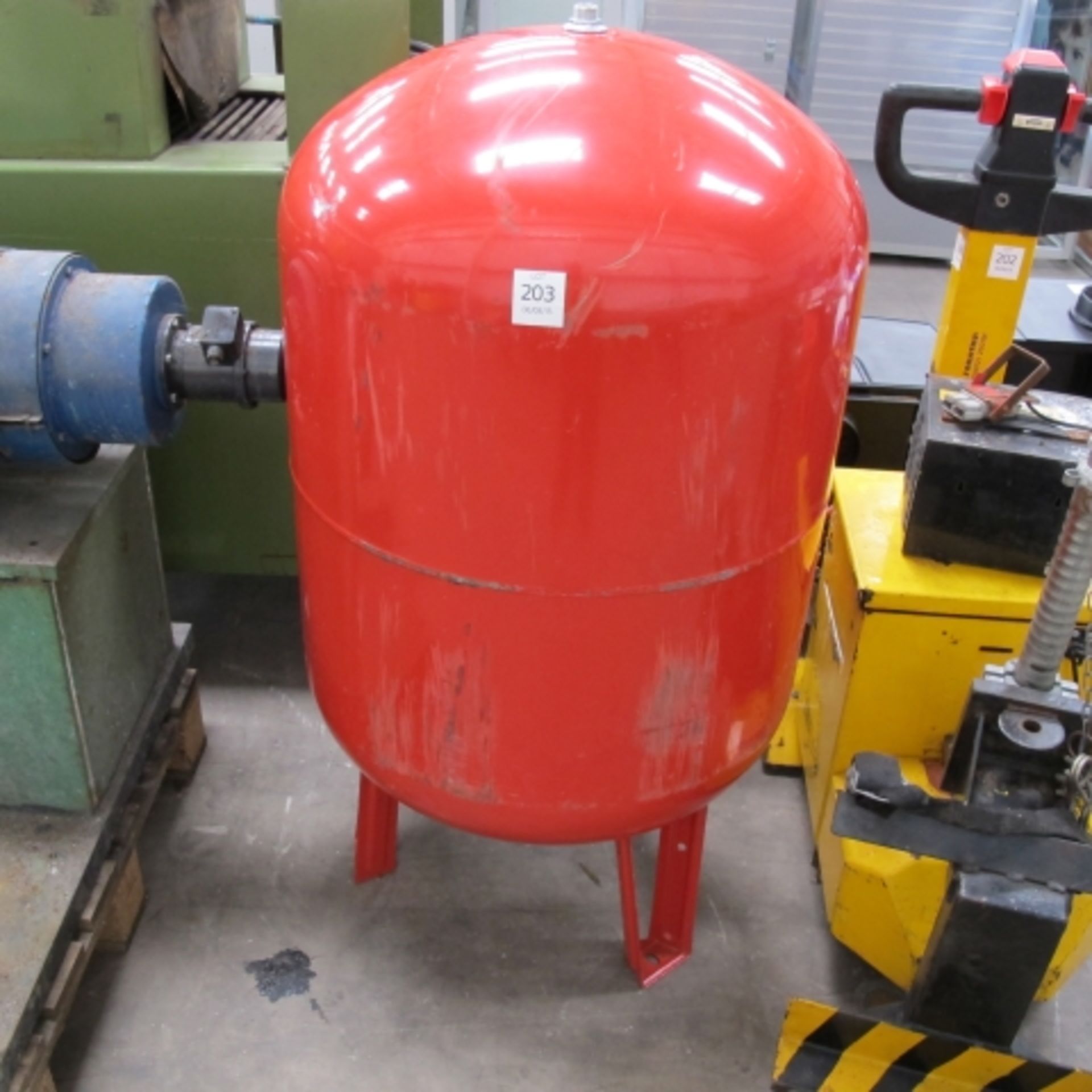 An Upright Aqua System Expansion Tank. Please note there is a £5 plus vat handling fee on this lot.