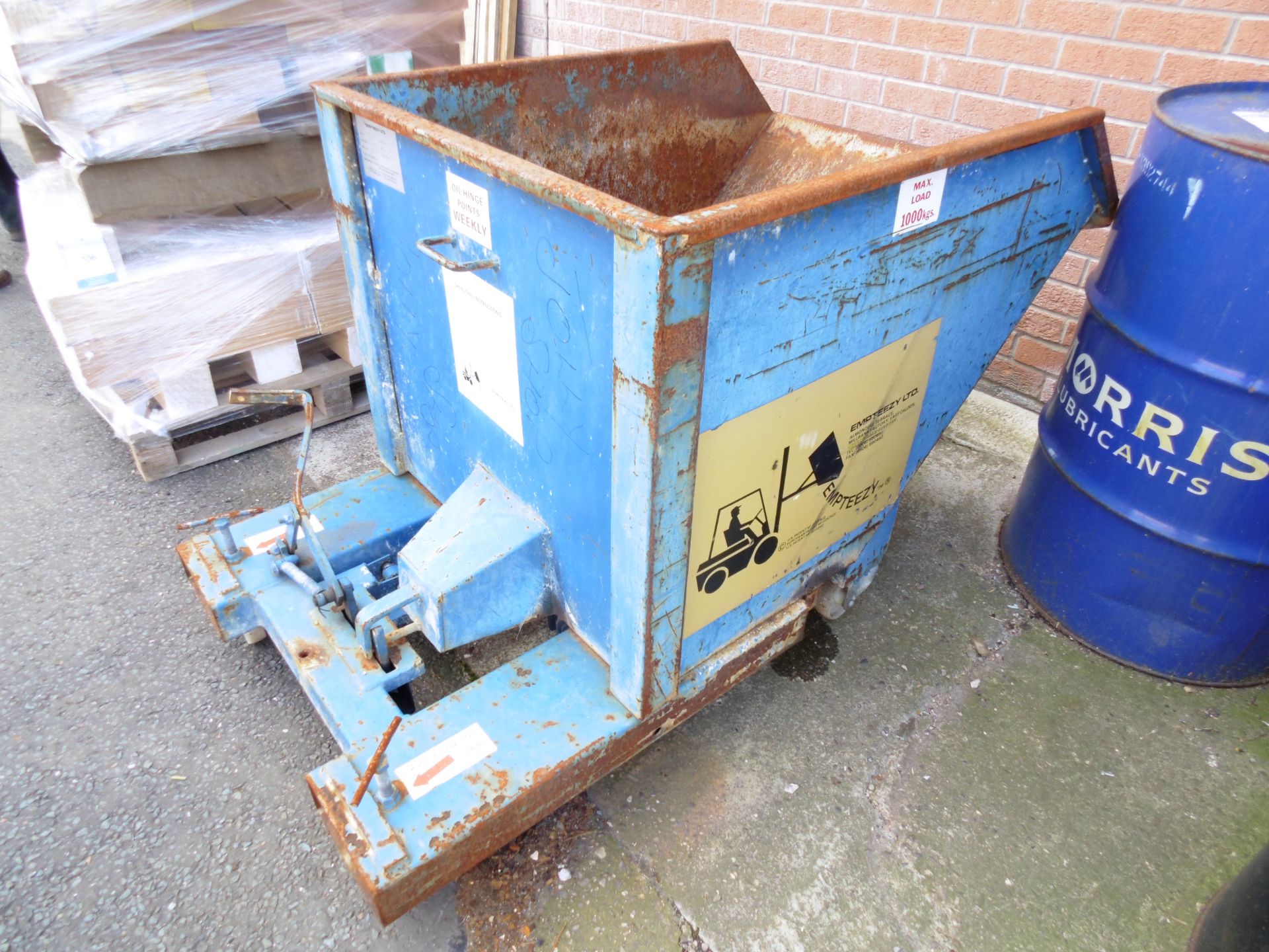 * Empteezy 1000KG Wheeled Forklift Tipping Skip. Please Note There is a £5 plus VAT Loading Fee on