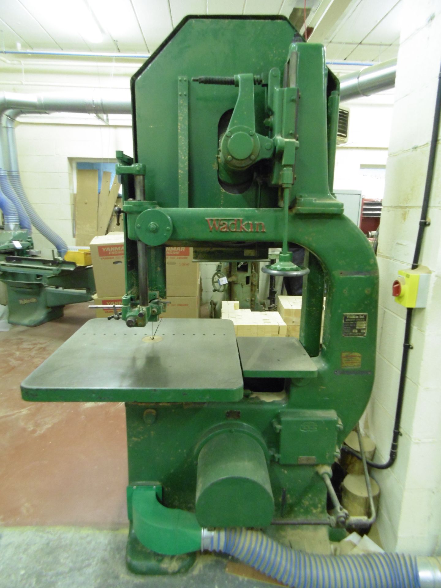 * Wadkin Type DR Vertical Bandsaw; Throat Depth 710mm; Table Size 865 x 810mm; 3 Phase; Machine No - Image 4 of 5