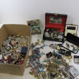 This is a Timed Online Auction on Bidspotter.co.uk, Click here to bid.  A Qty of Costume Jewellery